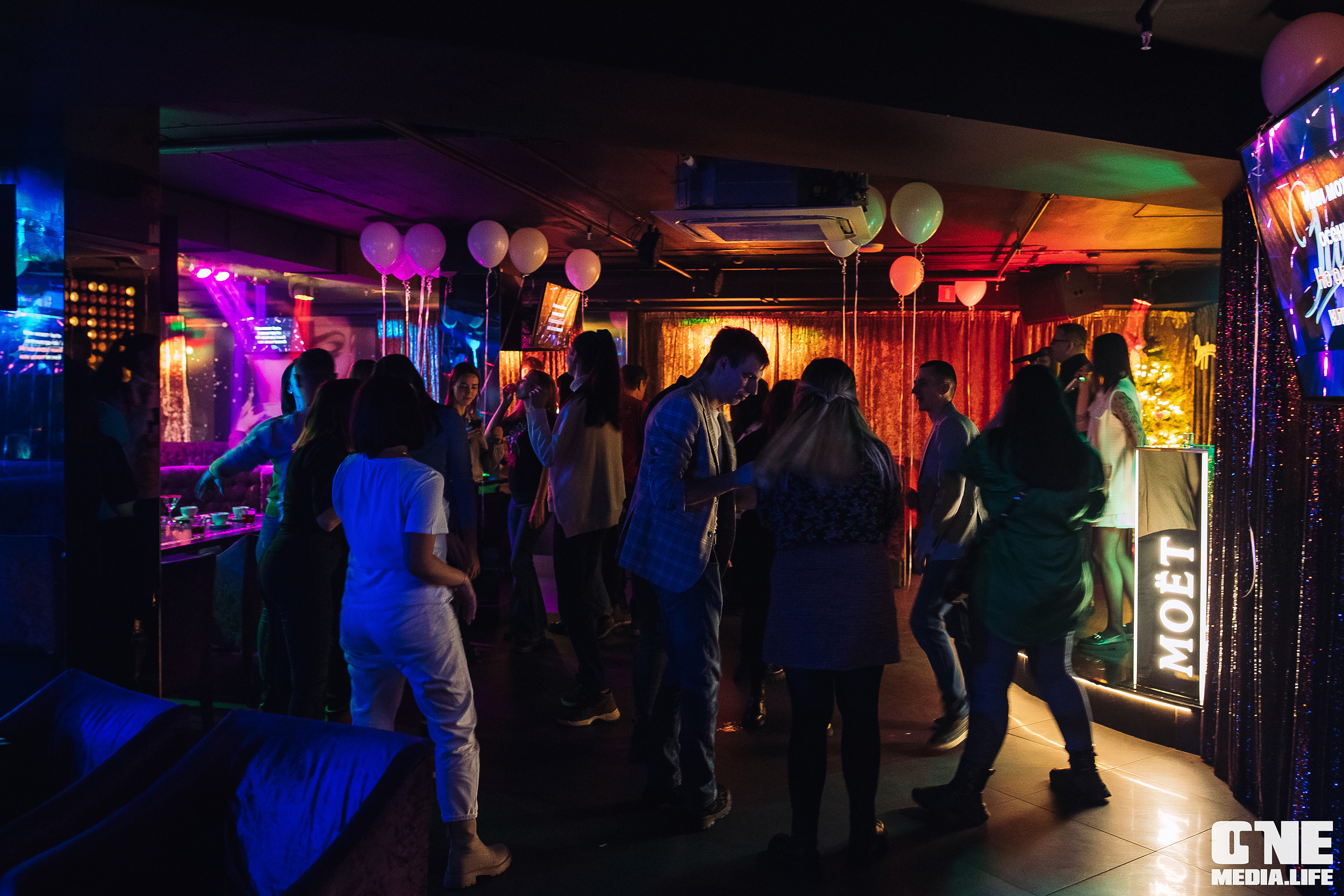 Фоторепортаж из караоке-клуба Эйфория. One Media Life: фоторепортажи, фотоотчеты с мероприятий и заведений