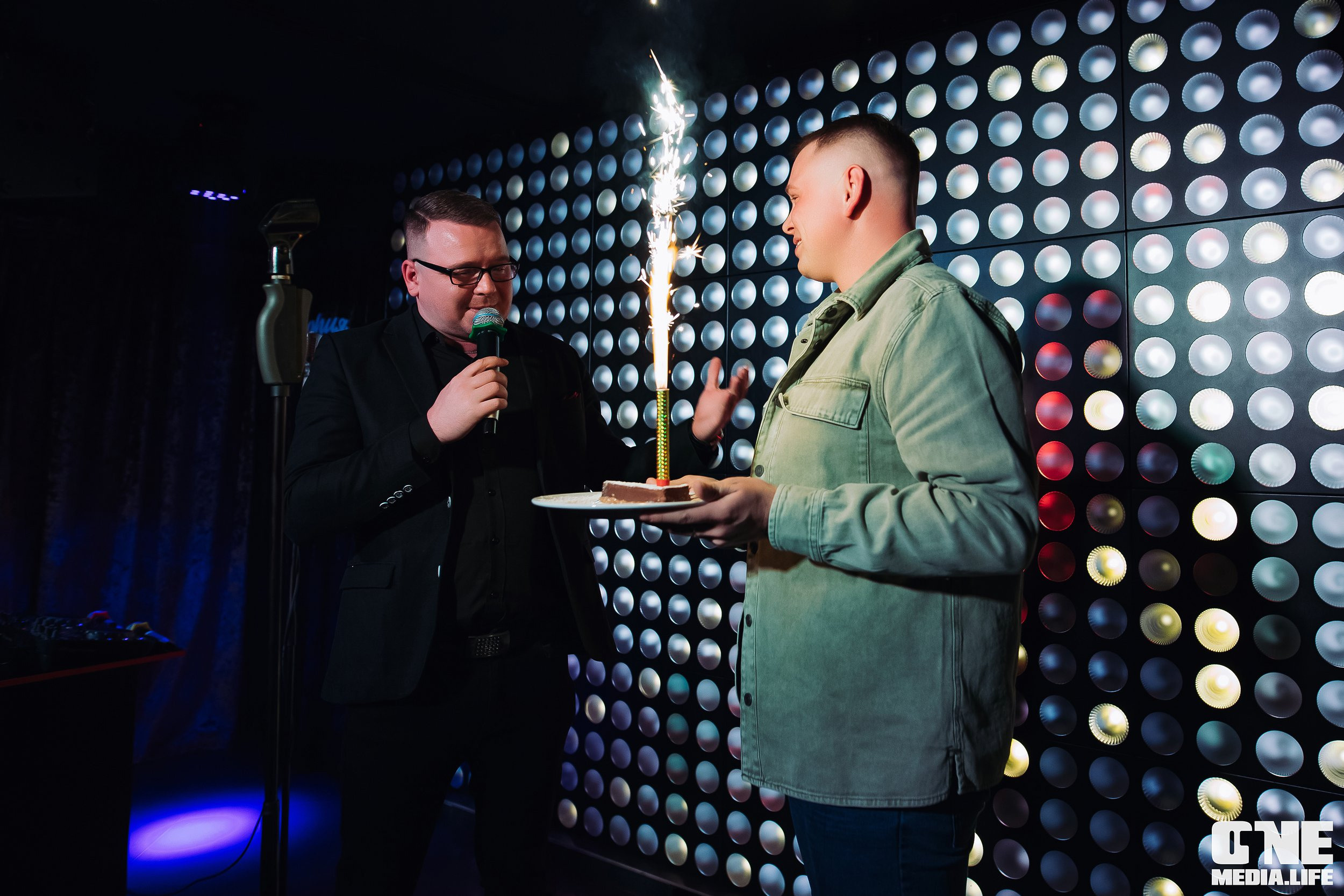 Фоторепортаж из караоке-клуба Эйфория. One Media Life: фоторепортажи, фотоотчеты с мероприятий и заведений