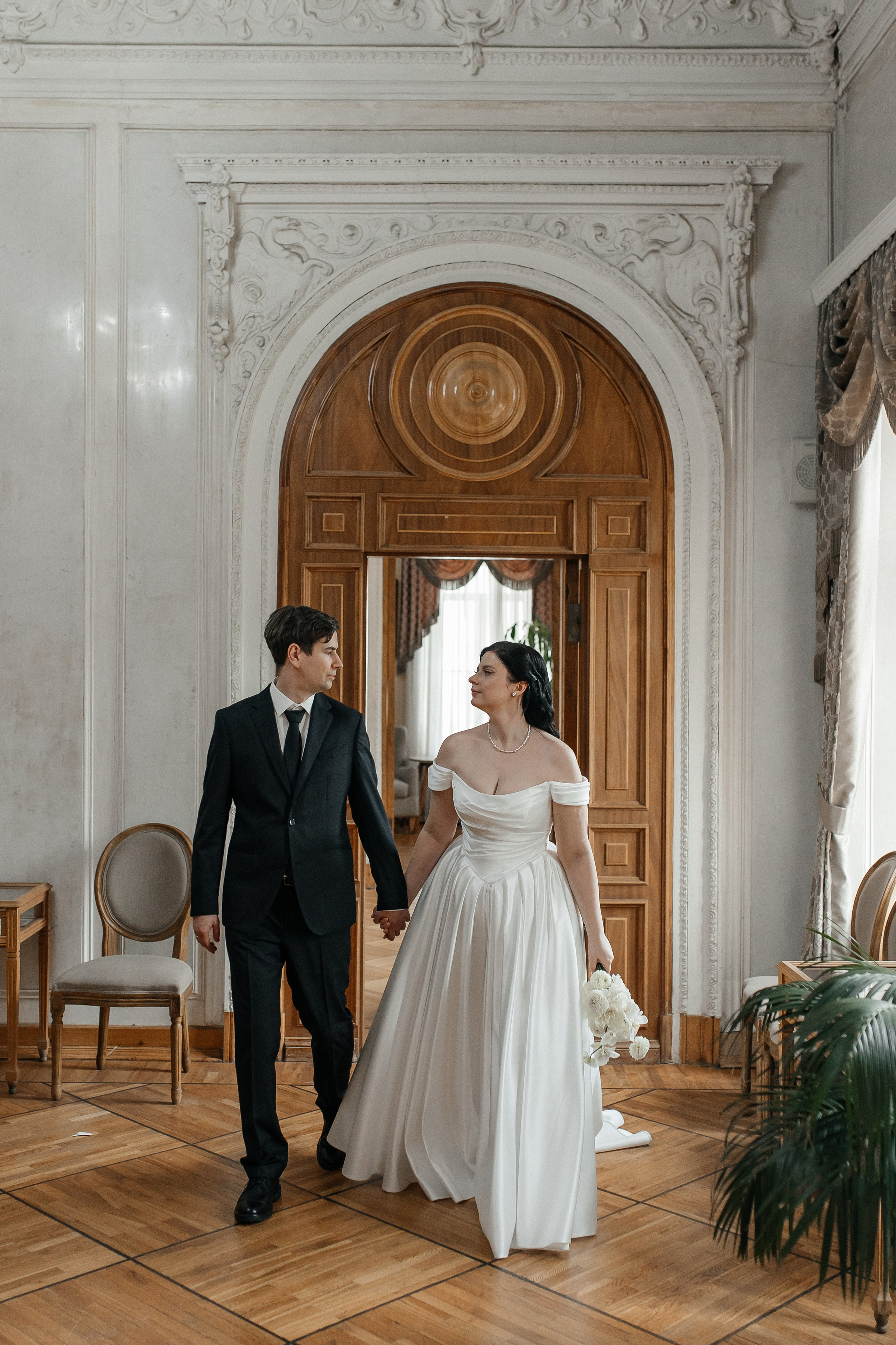 Регистрация брака в библиотеке читальне пушкина. Свадебный фотограф в Москве Дарья Олендарёва