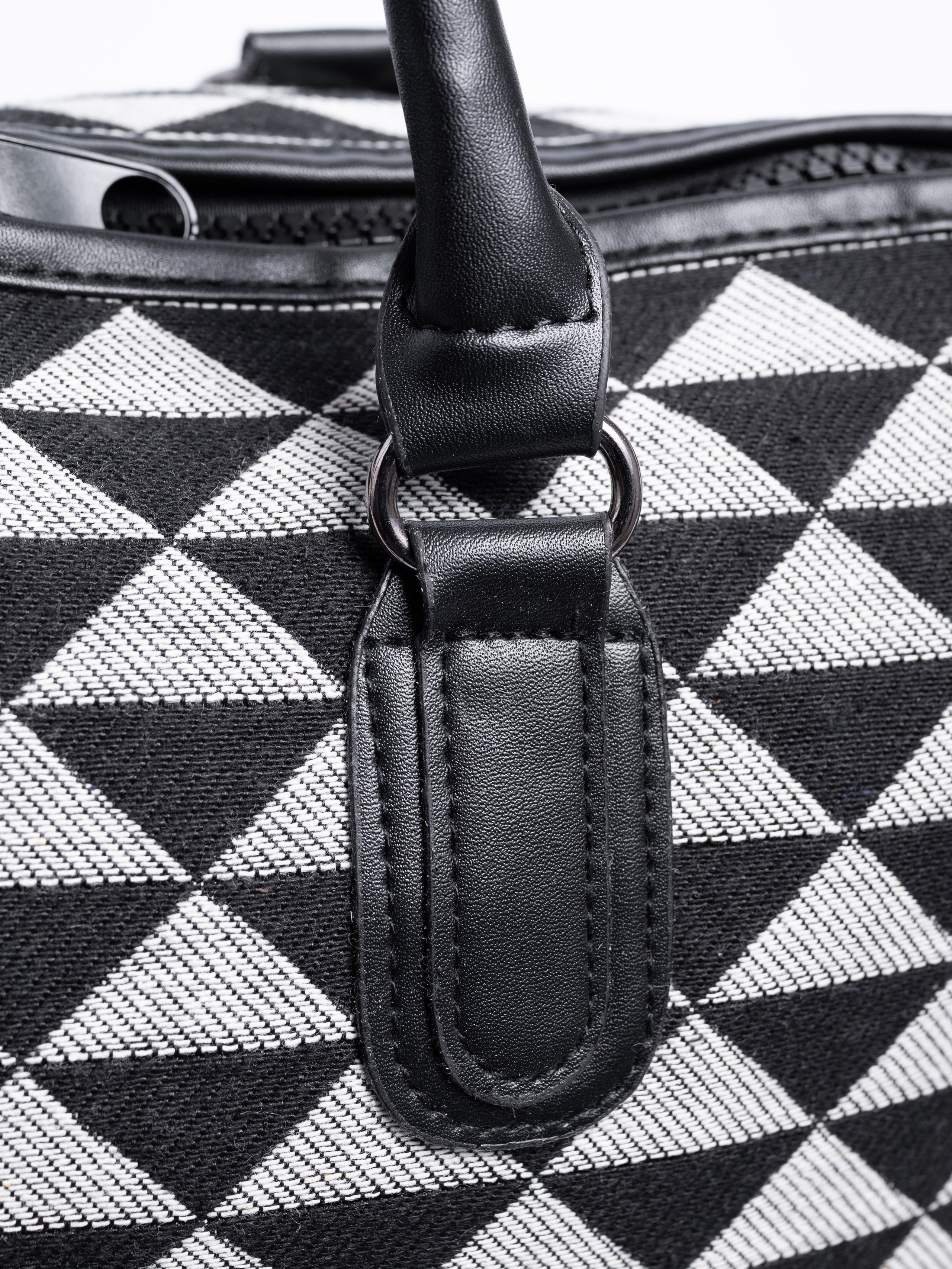 Сумки спортивные. Предметный фотограф, фото для маркетплейсов Пятигорск, КМВ