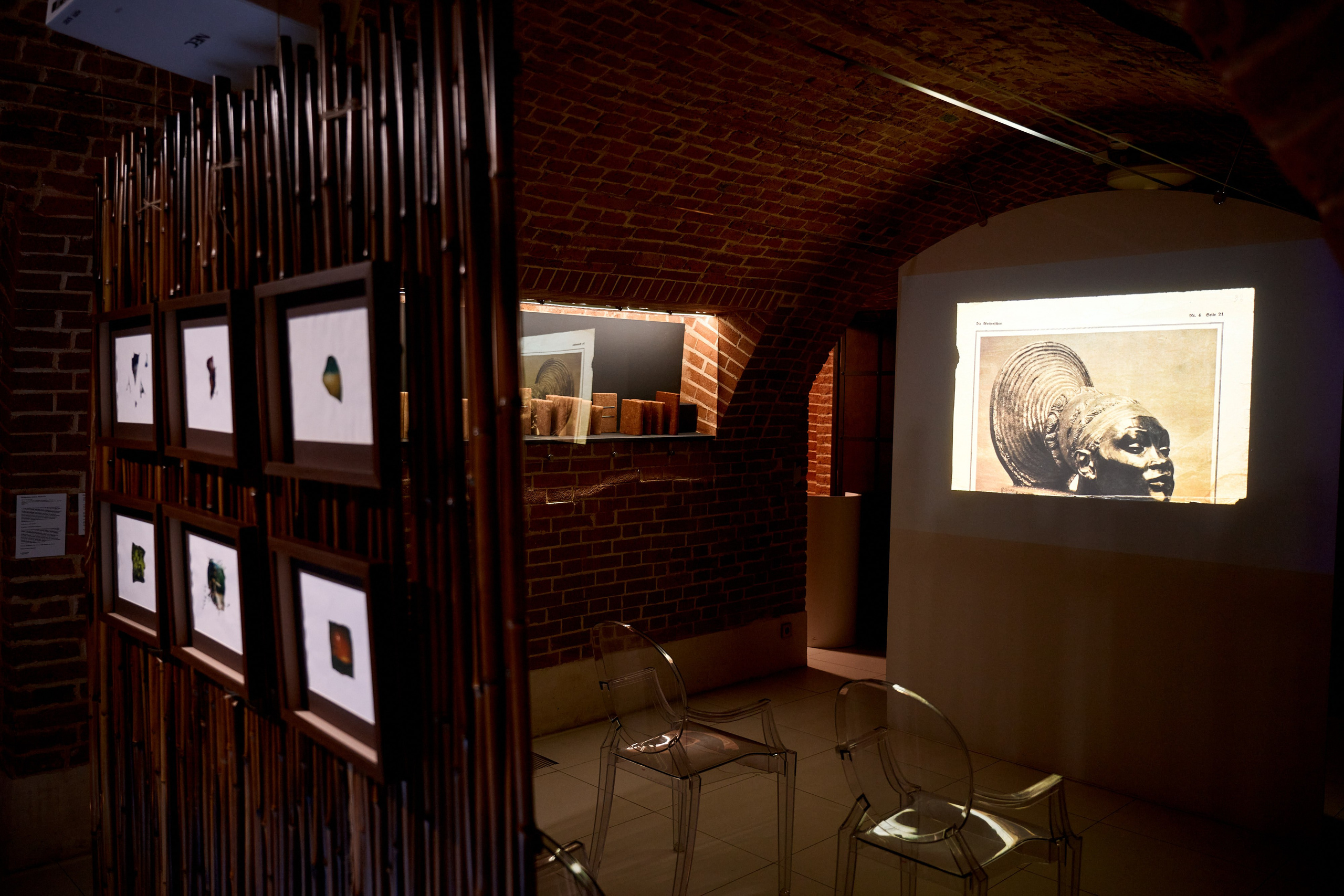 Ольга Михальчук с куратором выставки Марией Дубодел. Ольга Михальчук, художница и фотограф