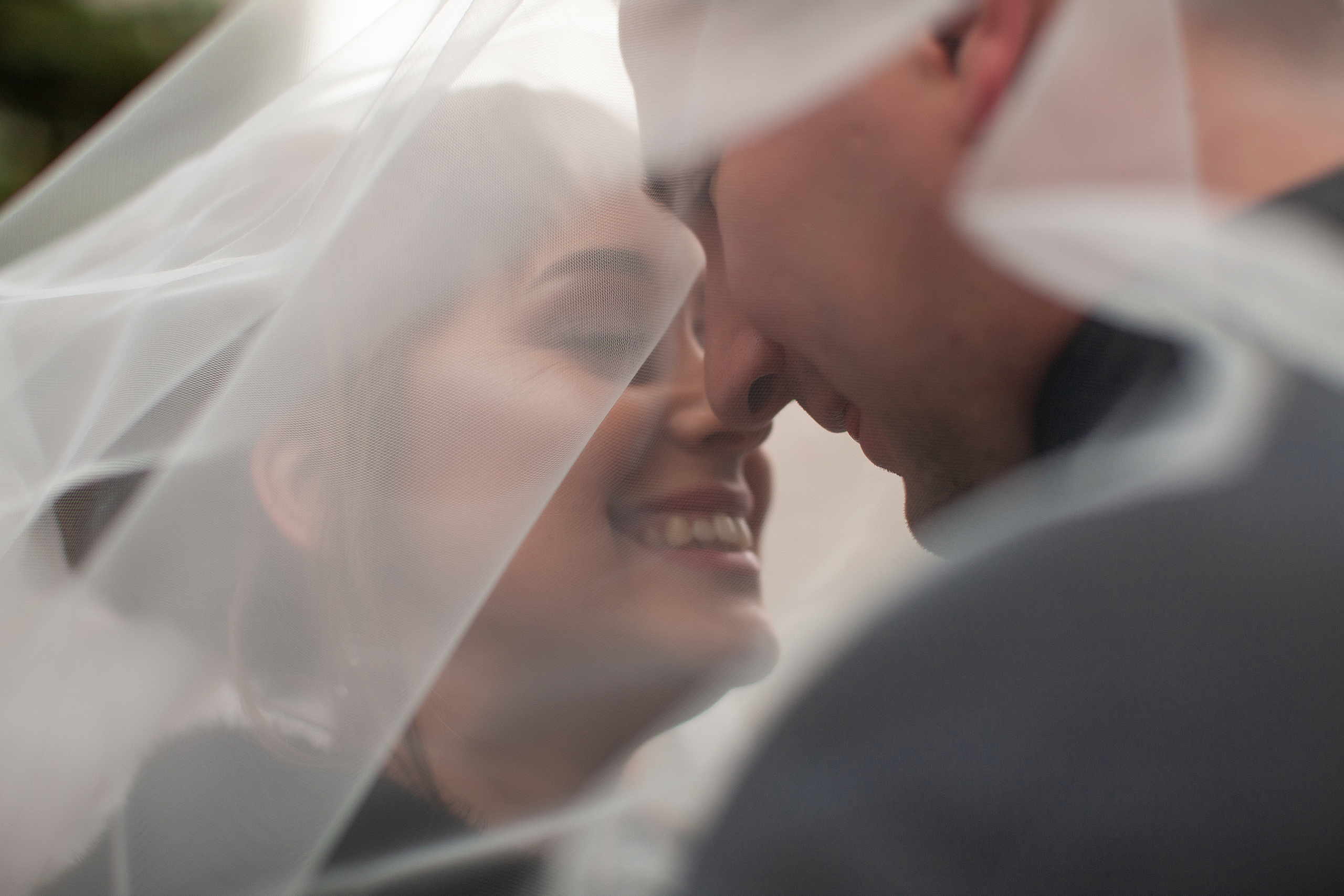 Уютные фотоснимки молодой пары в кафе. Олег Сверчков | Свадебный фотограф Вологда