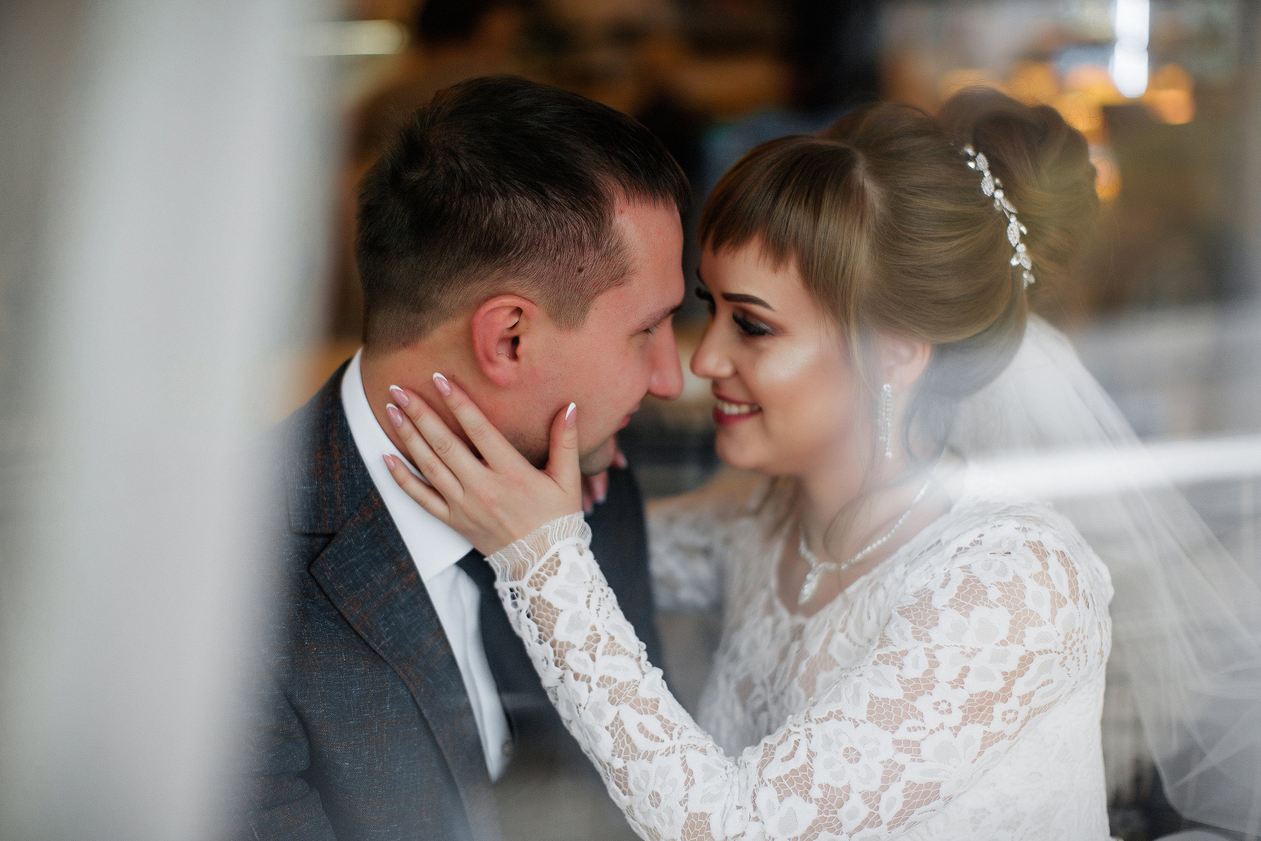 Уютные фотоснимки молодой пары в кафе. Олег Сверчков | Свадебный фотограф Вологда