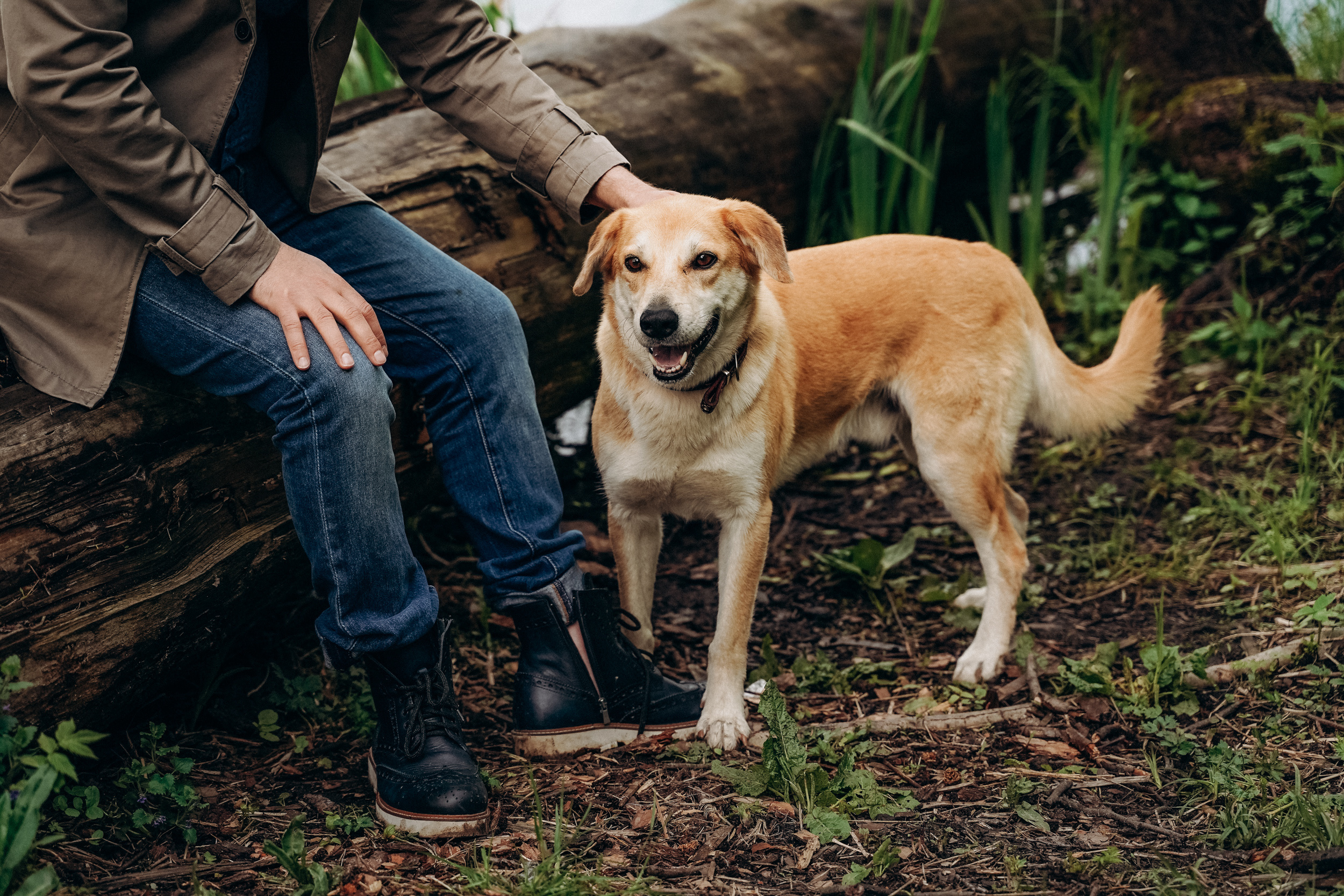 Бизнес фотосессия для стильного йога и бородатого мужчины на природе