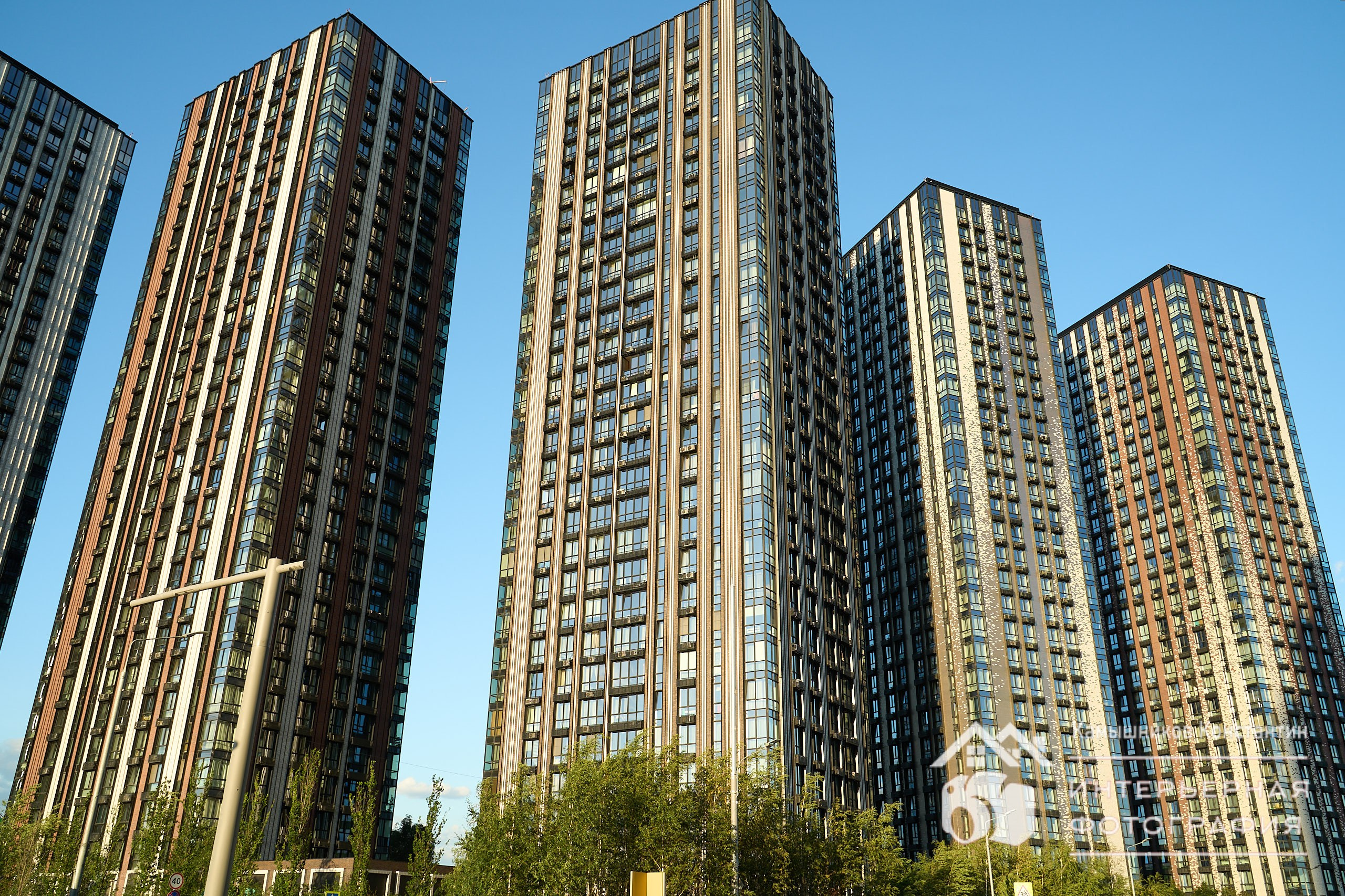 Архитектурная сьемка корпусов-башен в ЖК Метрополия на закате