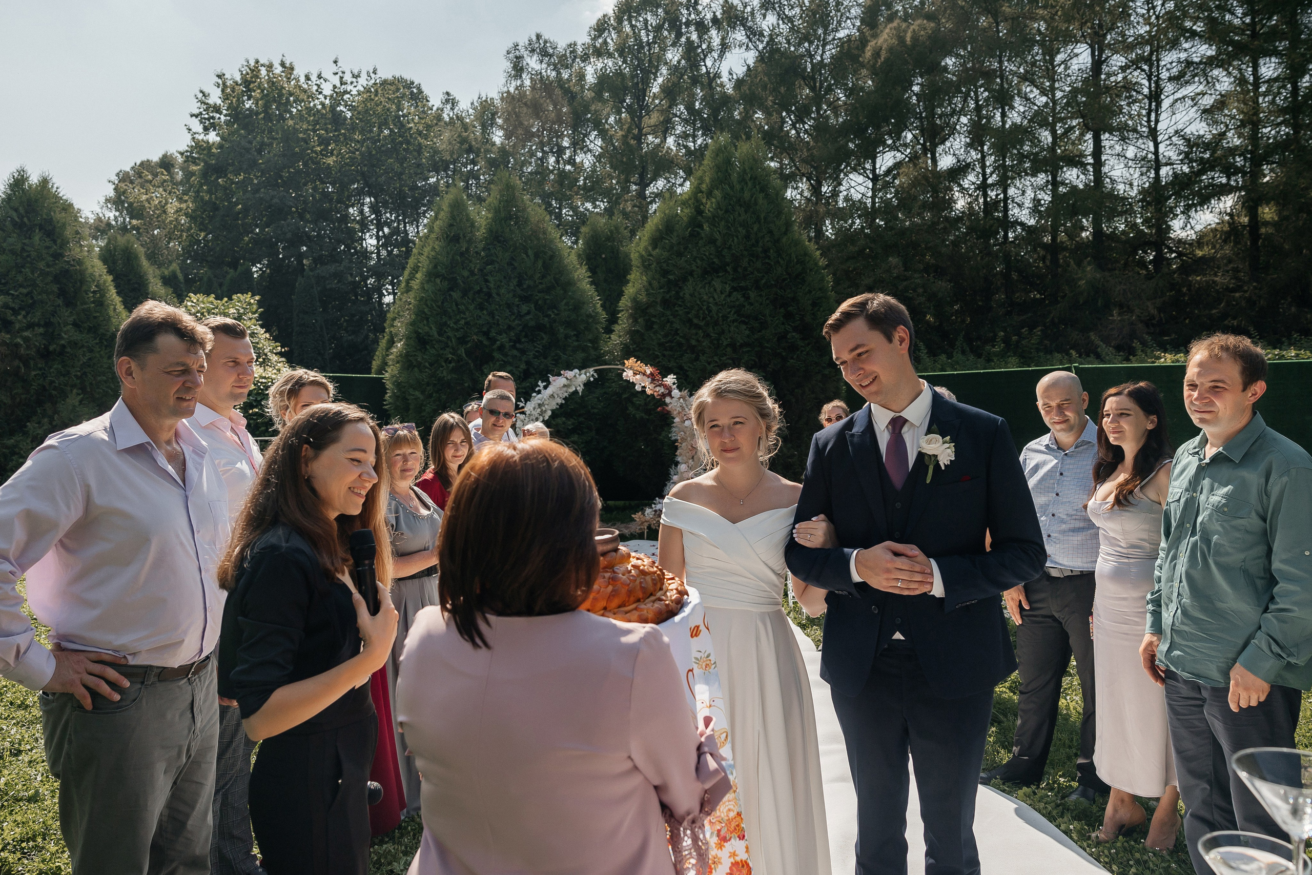 Свадебный банкет в беседке в Бирюлевском дендропарке