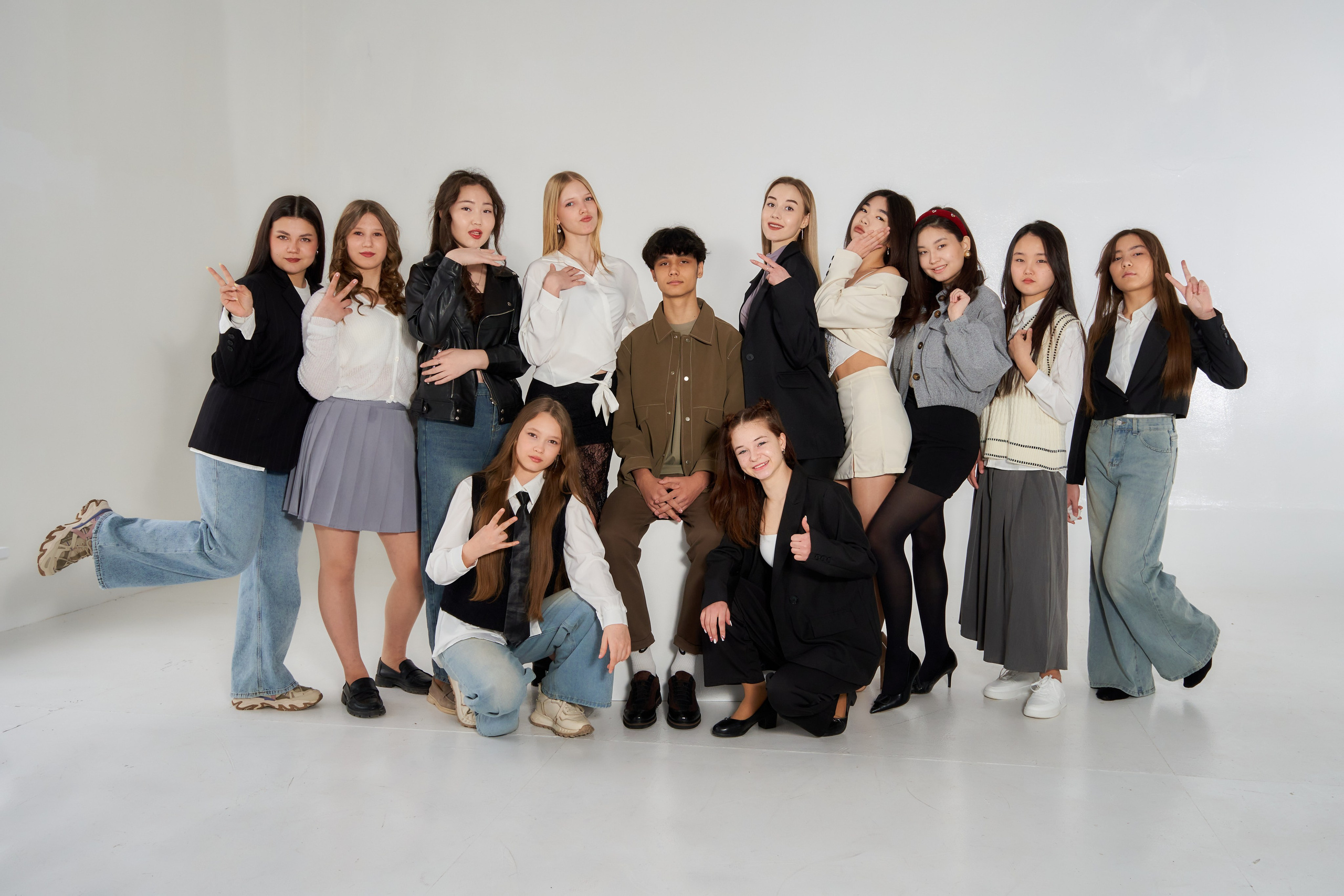 Цены на альбомы для выпускников школ г. Уральска. Школьный фотограф в Уральске, студия | Классный Школьный Альбом