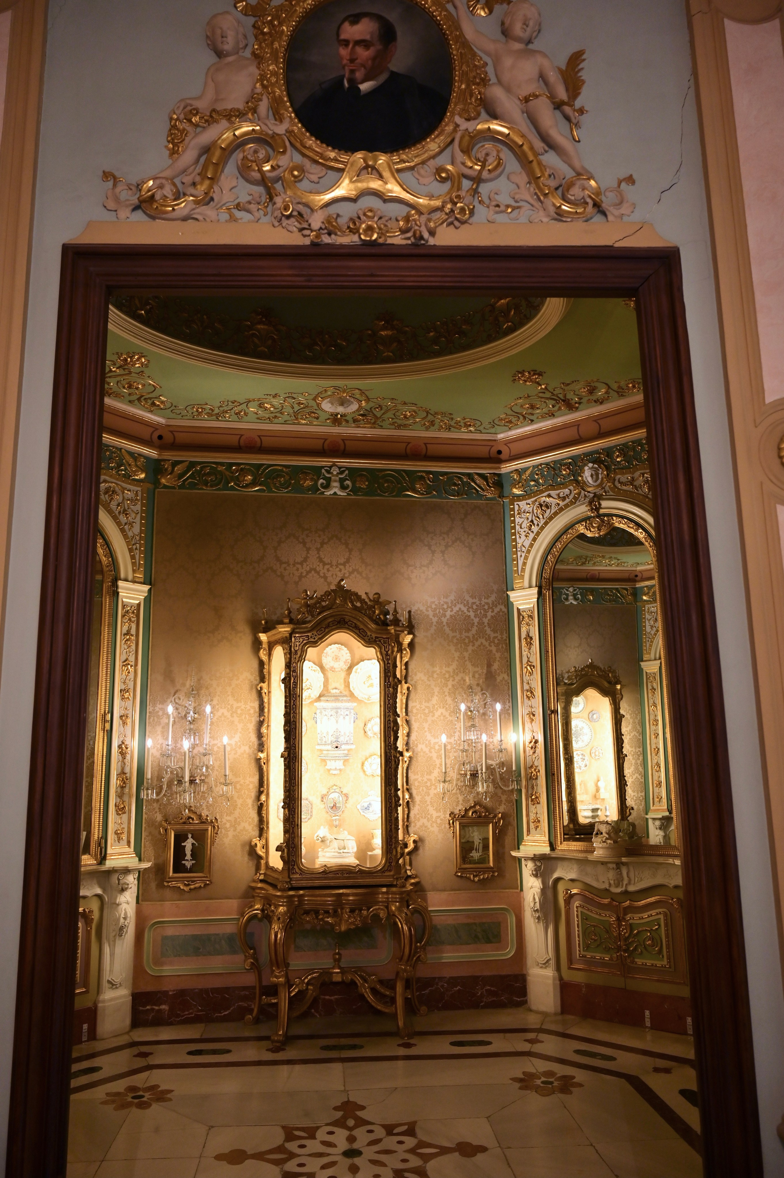 Музей фарфора/Дворец маркиза Дос Агуас (с патио и парадными залами). Гид и фотограф в Валенсии Новиков Михаил