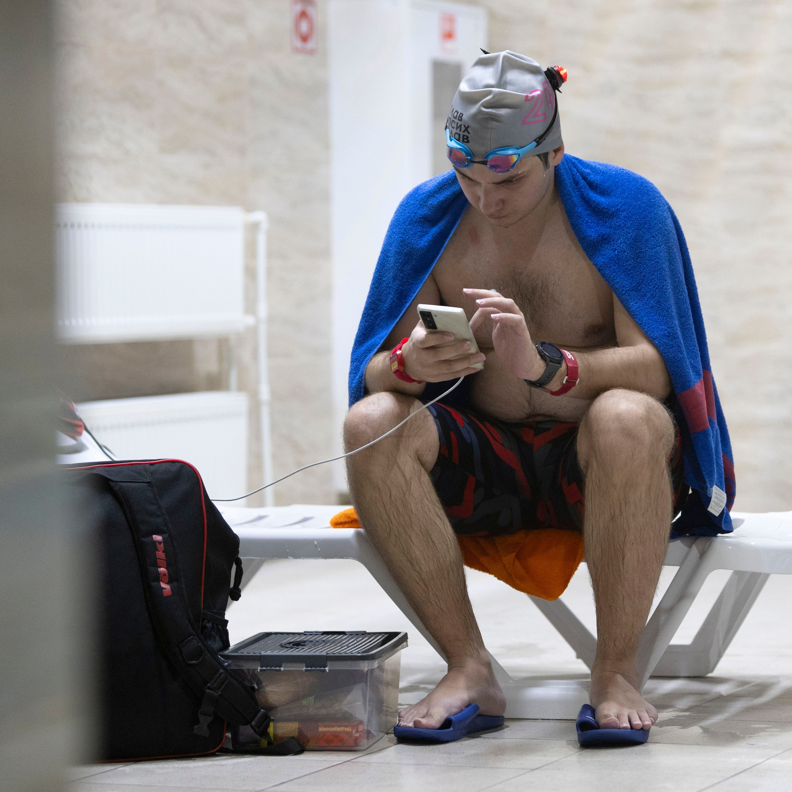 Макс на отдыхе. Пишет мне, что наш план не сработал, нам бы уложиться в 6 часов с 16 км, чтоб не получить "Надо бы переделать..."