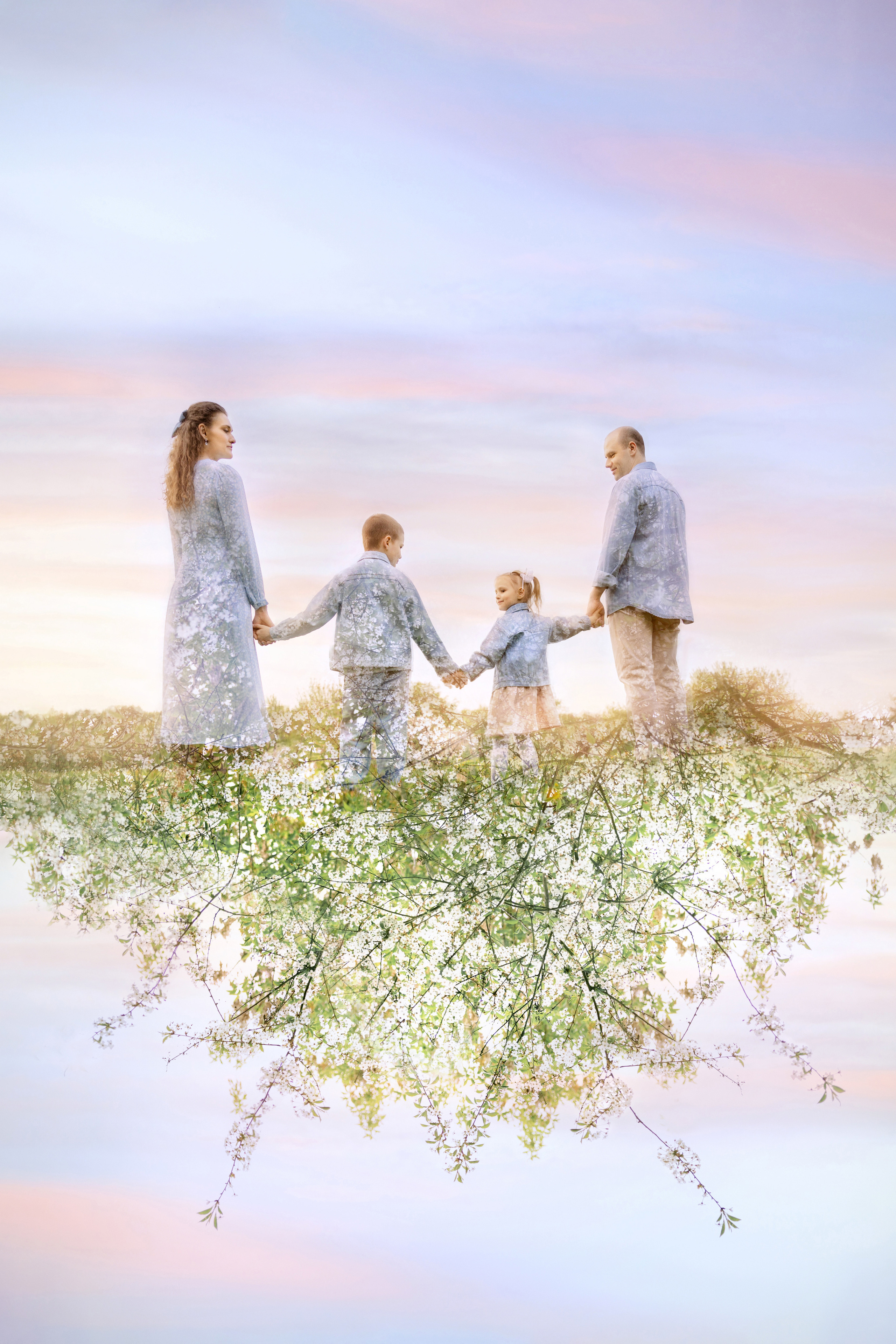 мультиэкспозиция на закате в цветущем парке