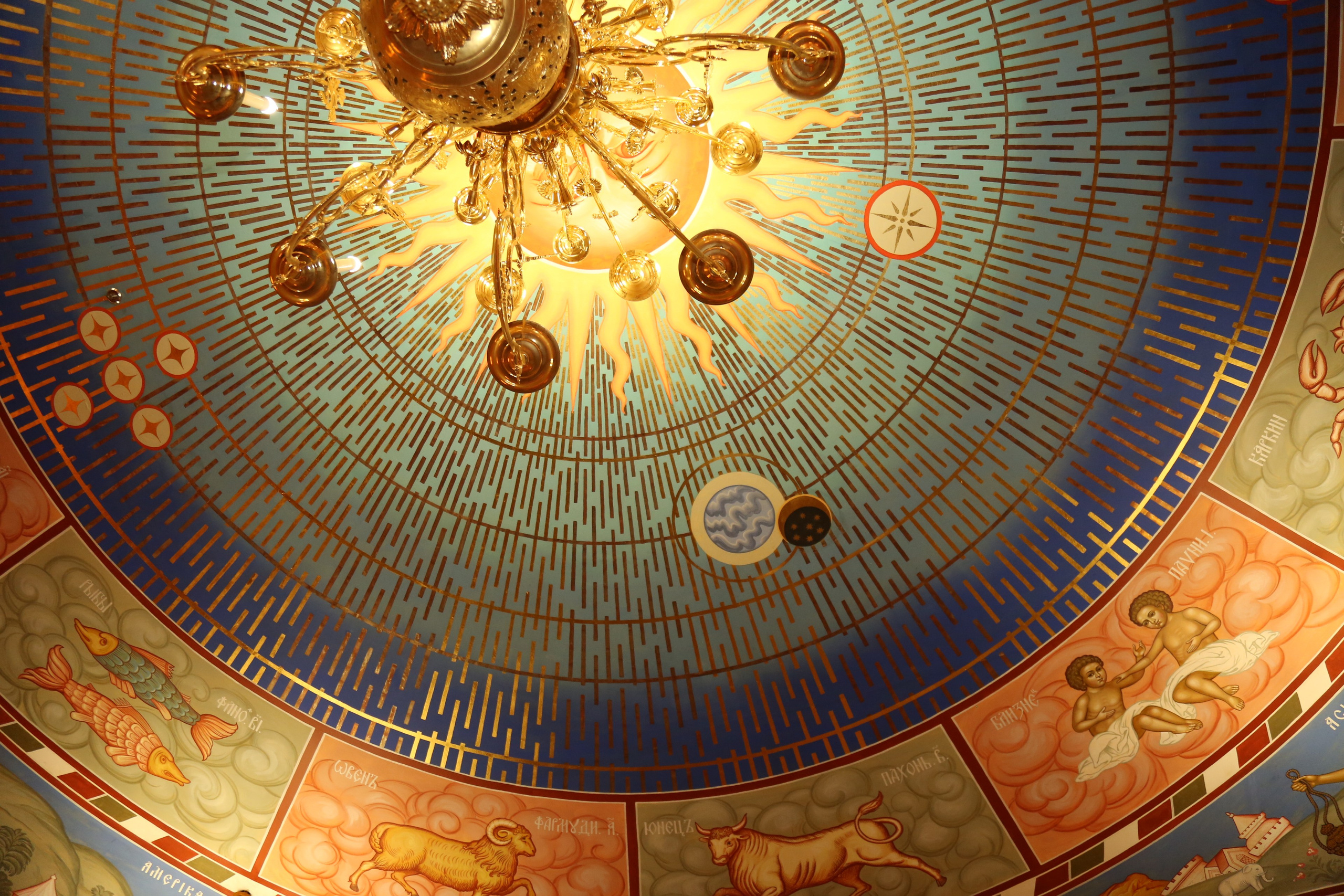 Свадебная фотосессия бракосочетания во Дворце Алексея Михайловича в Коломенском в Москве для Ирины и Андрея. Фотосессия в студии в Москве от профессионального фотографа услуги по доступным ценам