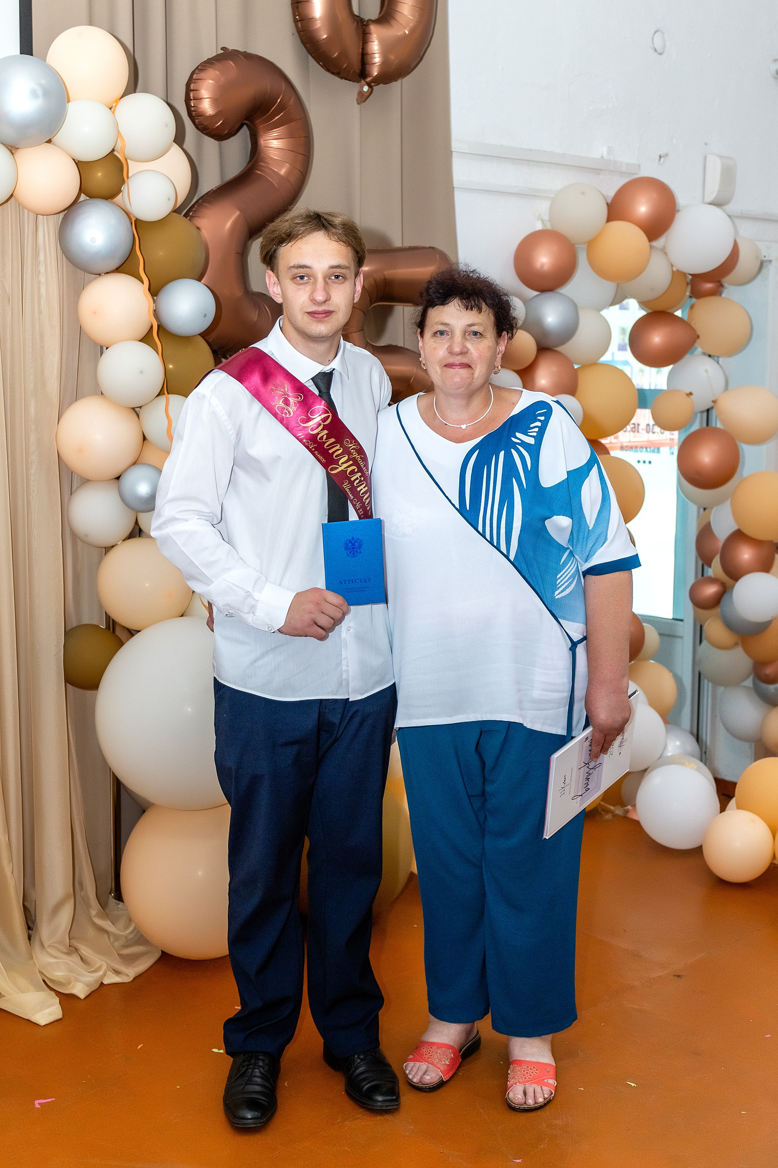 Выпускной. Школа 22, 11 класс. Стильный выпускной альбом Владивосток фотограф Вероника Мигачева