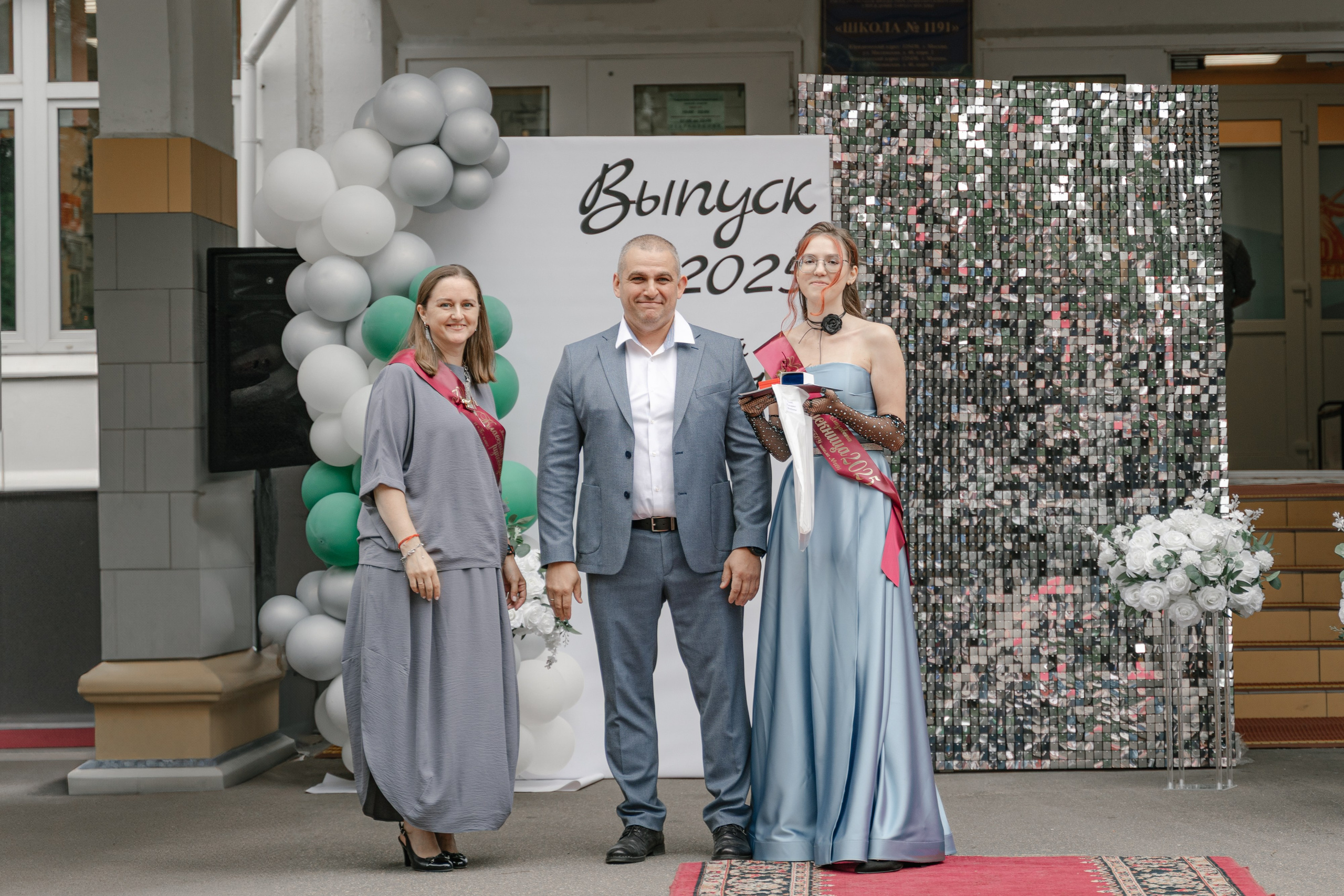 Выпускной альбом 9А класса — фотосессия, видео, репортаж и пожелания в Москве. MILATE — выпускные альбомы, фотосессии и видео в Москве