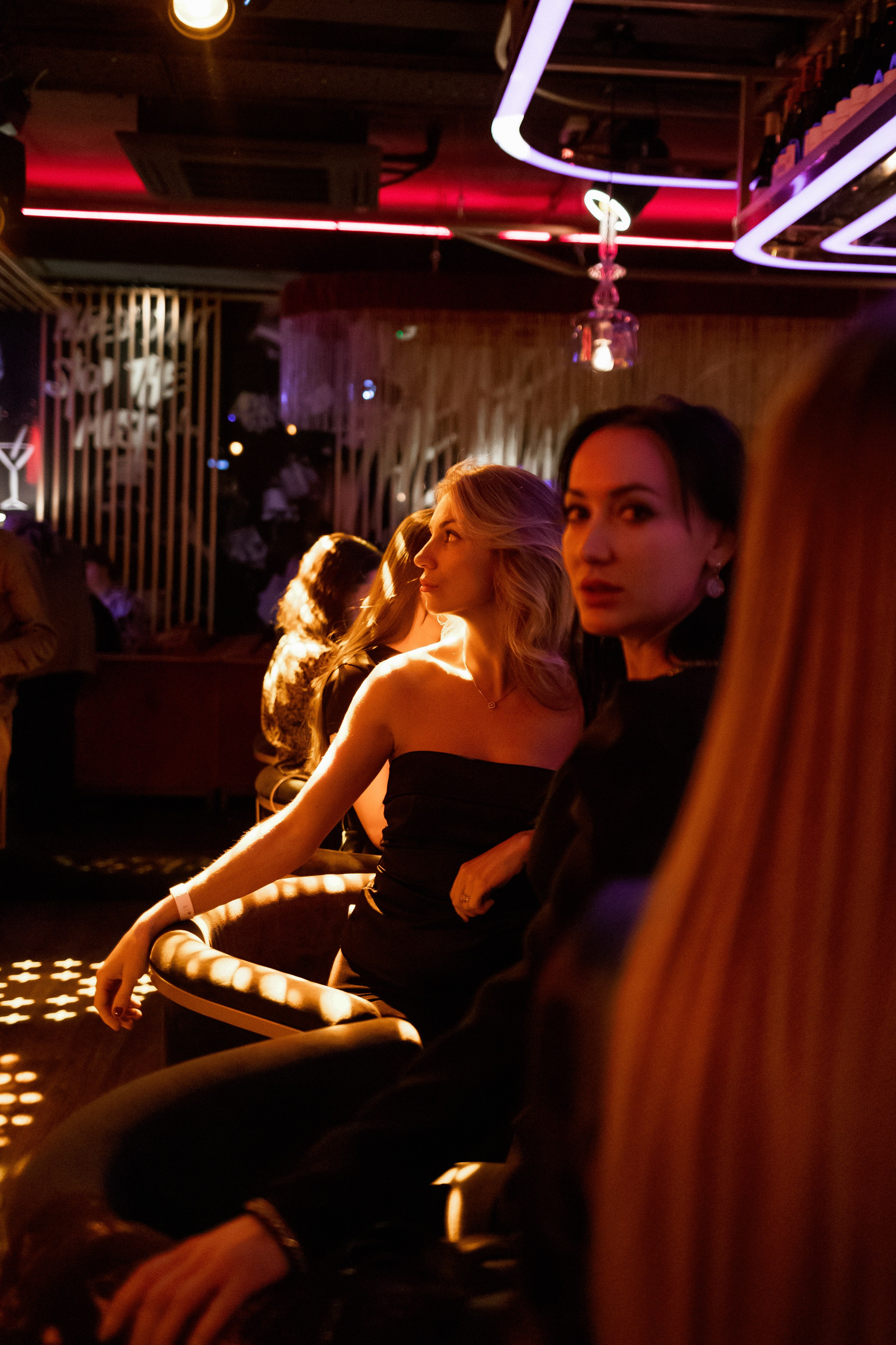 YANA URBAN: сольный концерт в «Анжелика Wineroom». СВОИ. ФОТООТЧЕТЫ-СОБЫТИЯ-МЕСТА