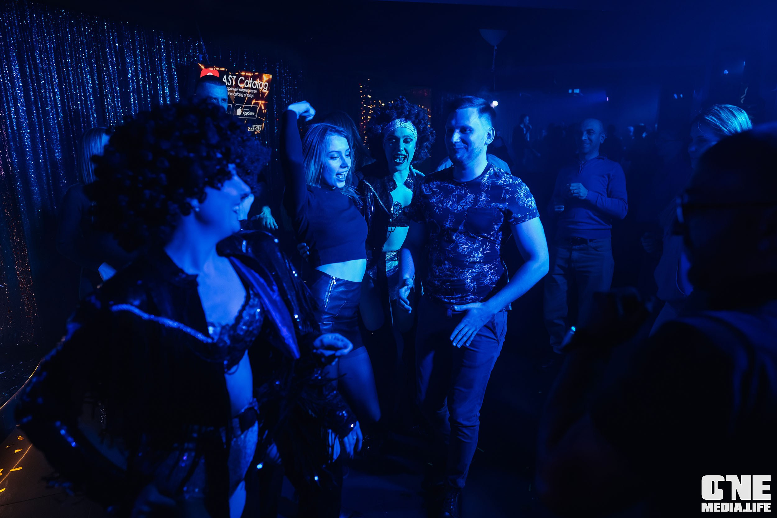 Фотоотчет с вечеринки в караоке-клубе Эйфория. One Media Life: фоторепортажи, фотоотчеты с мероприятий и заведений