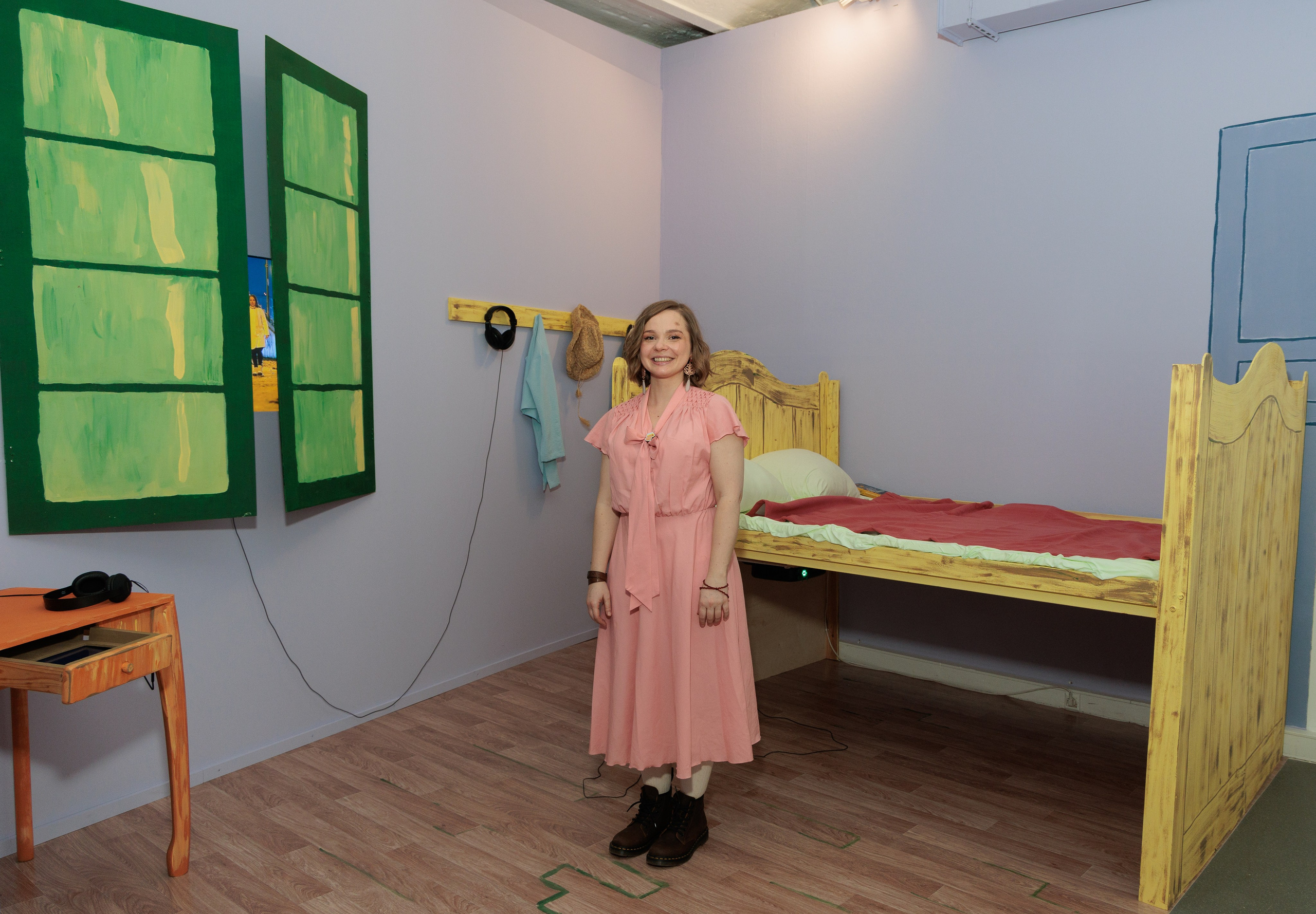 Ольга Михальчук на открытии выставки «Это нам приснилось завтра». Ольга Михальчук, художница и фотограф