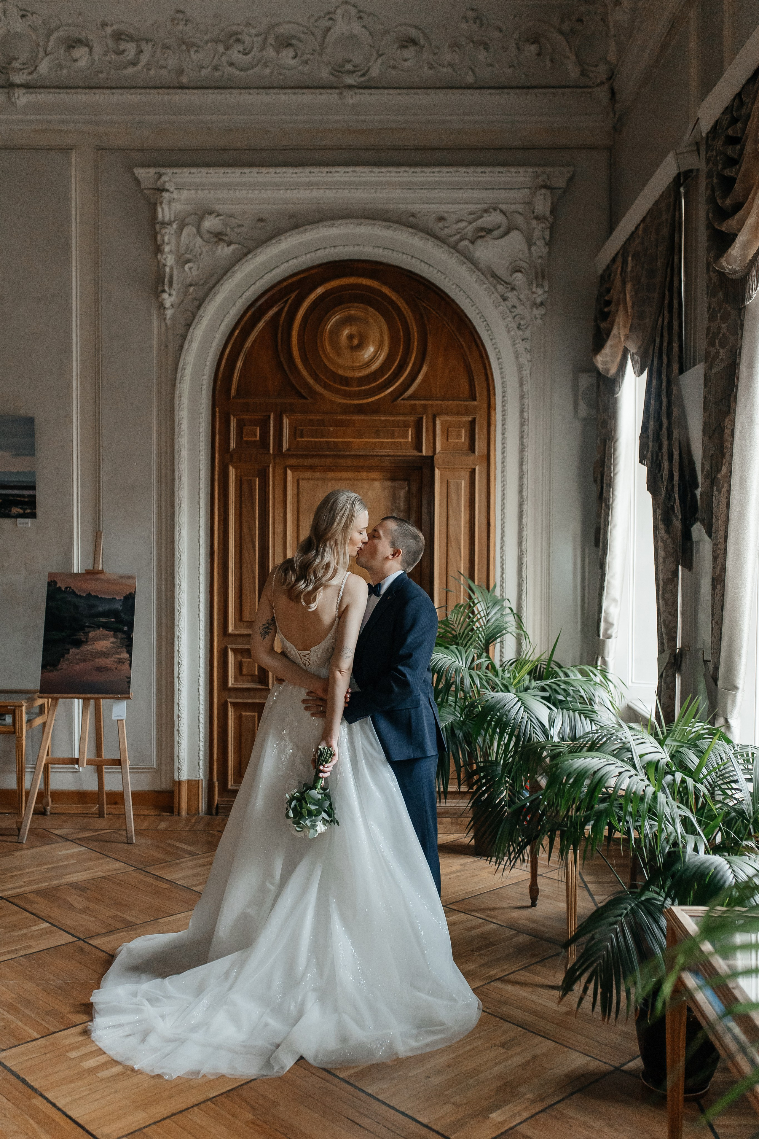 Свадебная фотосессия в библиотеке читальне Пушкина. Свадебный фотограф в Москве Дарья Олендарёва