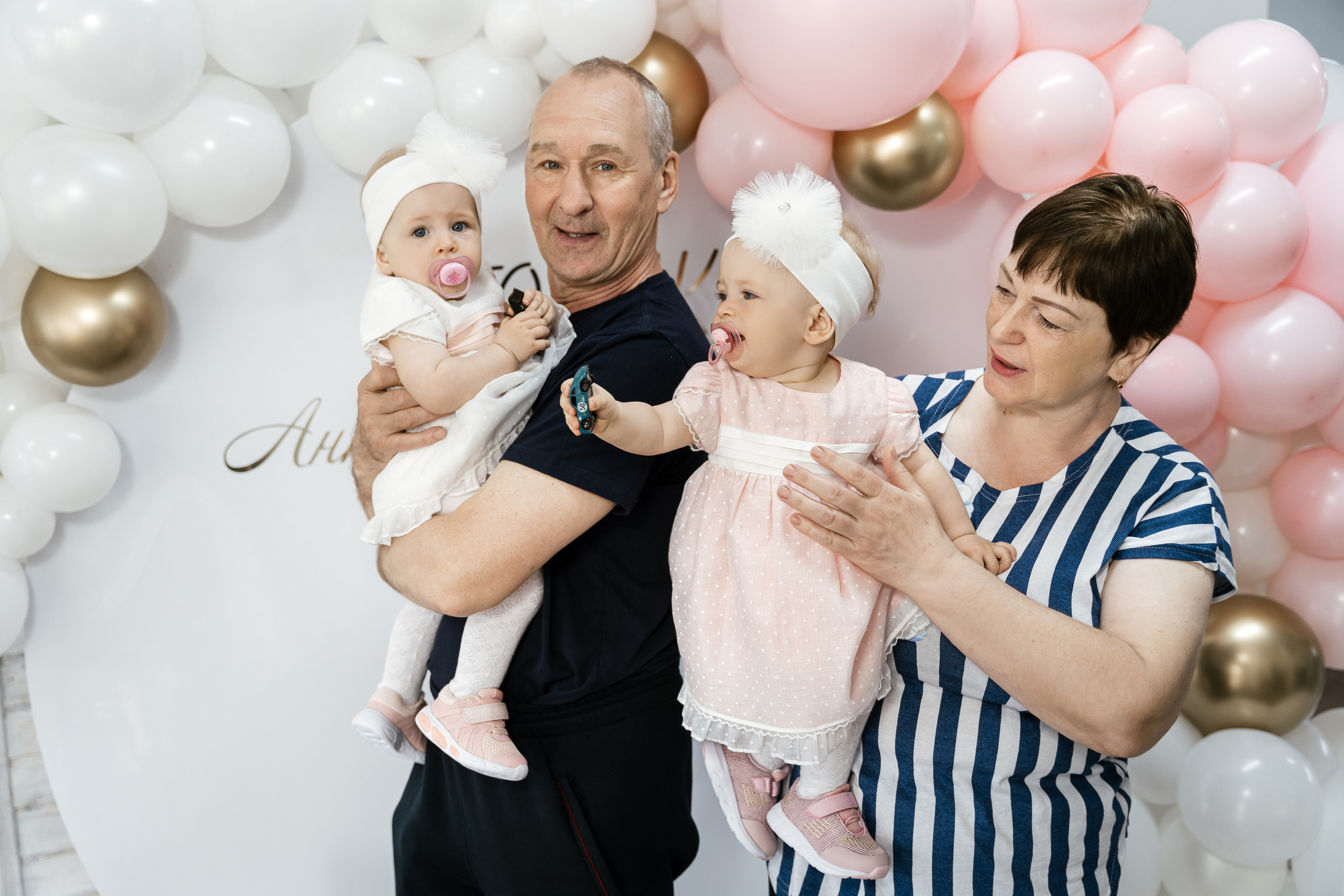 Анюте и Танюше 1 годик. Фотограф Томск, Новосибирск Влад Свириденко