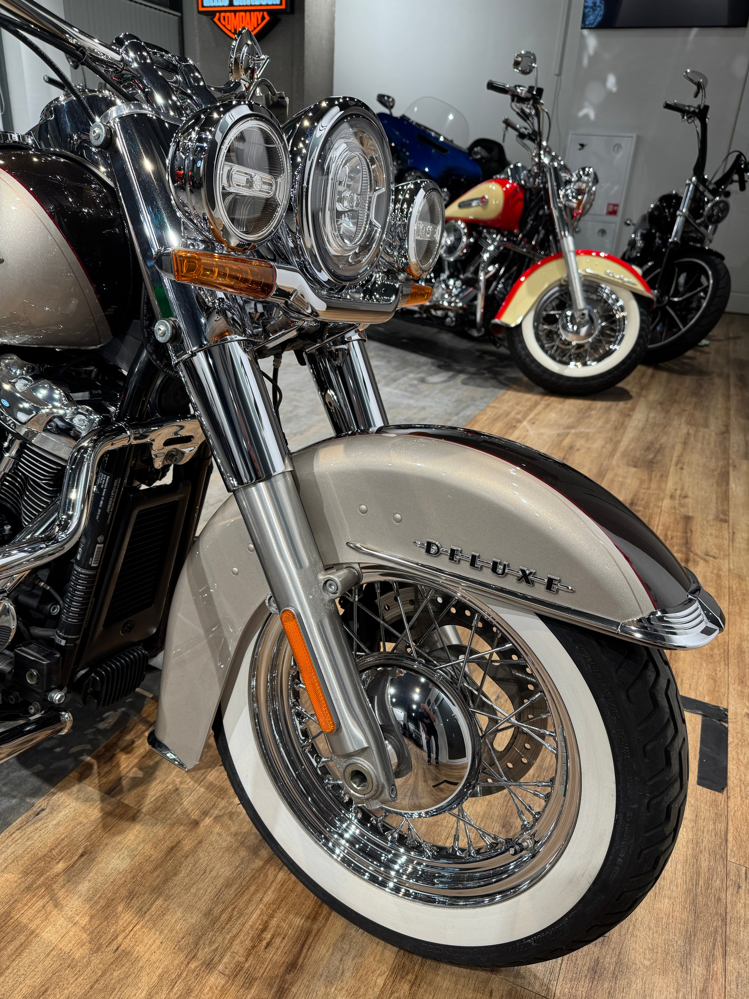 Harley Davidson 2018 Deluxe (Silver Fortune/Sumatra Bro) — купить мотоцикл. Hello Davidson, Москва. Только хорошие мотоциклы…