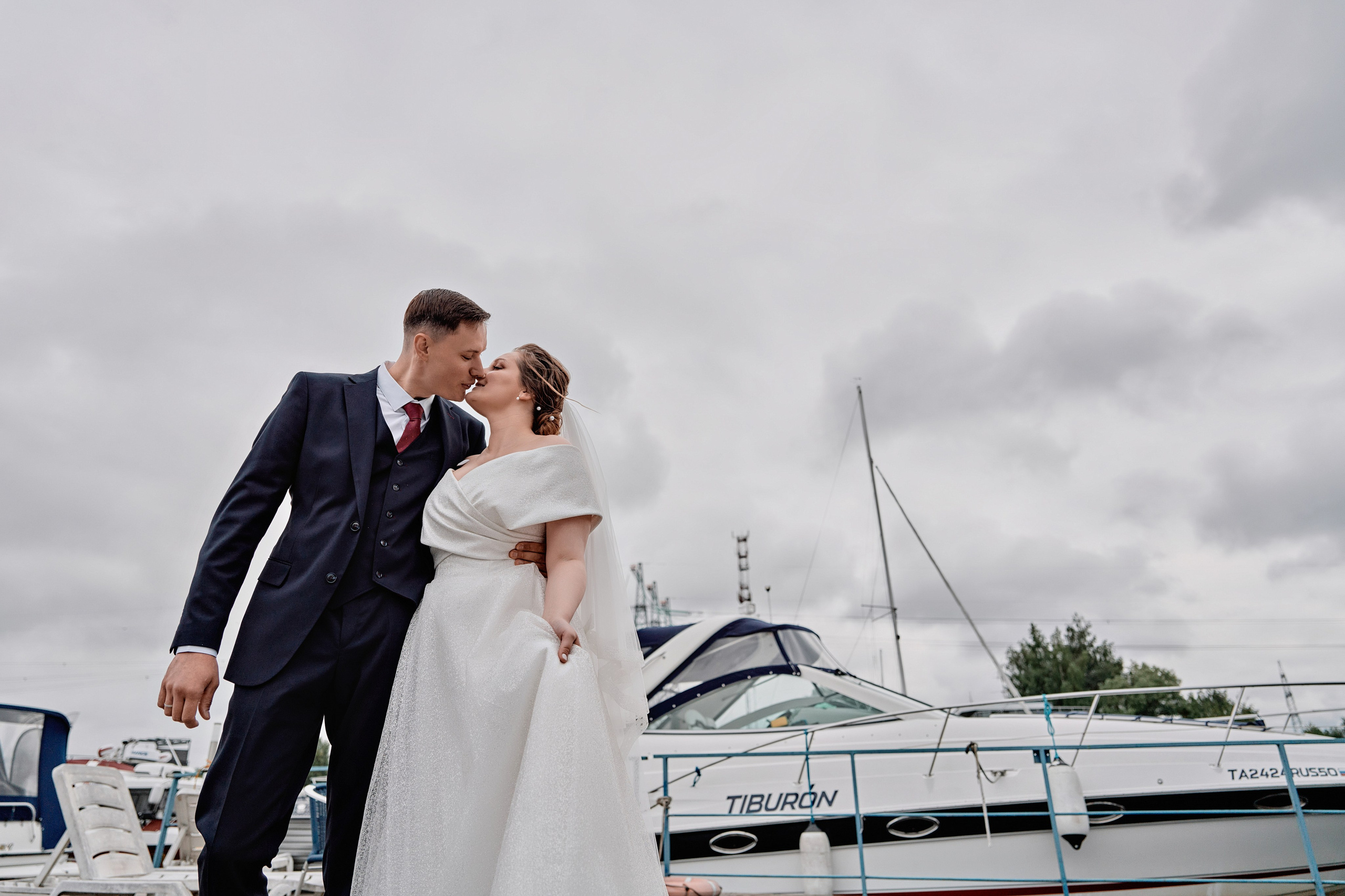 Нежная свадьба Антона и Софьи в яхт-клубе «Портофино». Фотограф Меняйло Евгений. Свадьба. Портрет. Репортаж. Семья. Контент