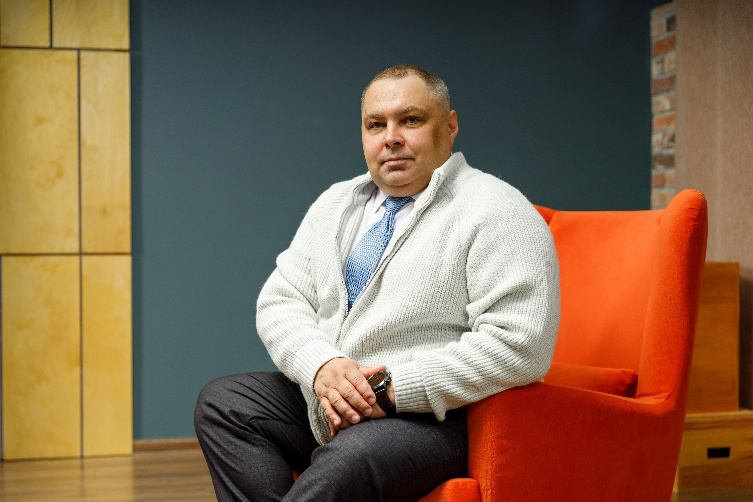 Деловой портрет. Фотограф Анна Телекаева, выпускные альбомы, семейные и репортажные съемки в Омске