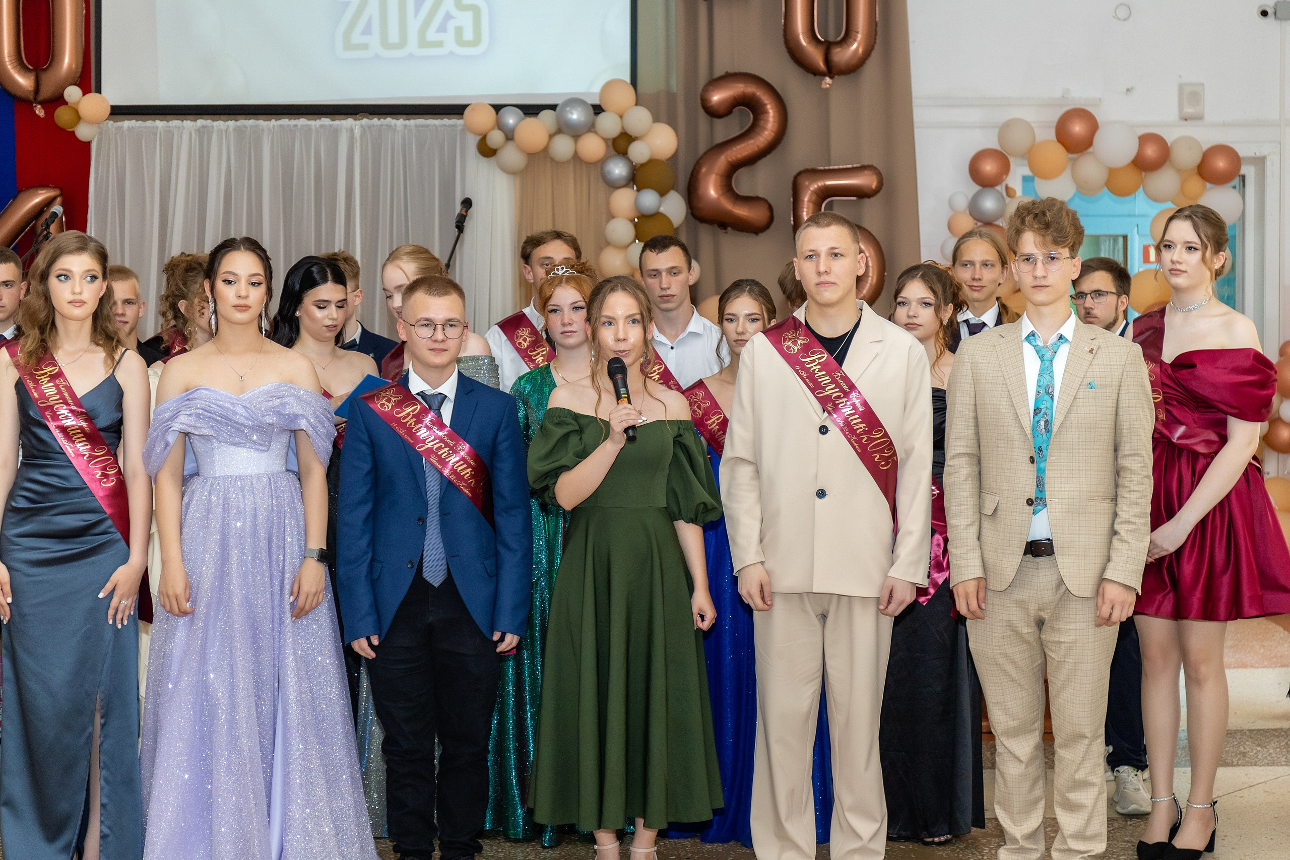 Выпускной. Школа 22, 11 класс. Стильный выпускной альбом Владивосток фотограф Вероника Мигачева