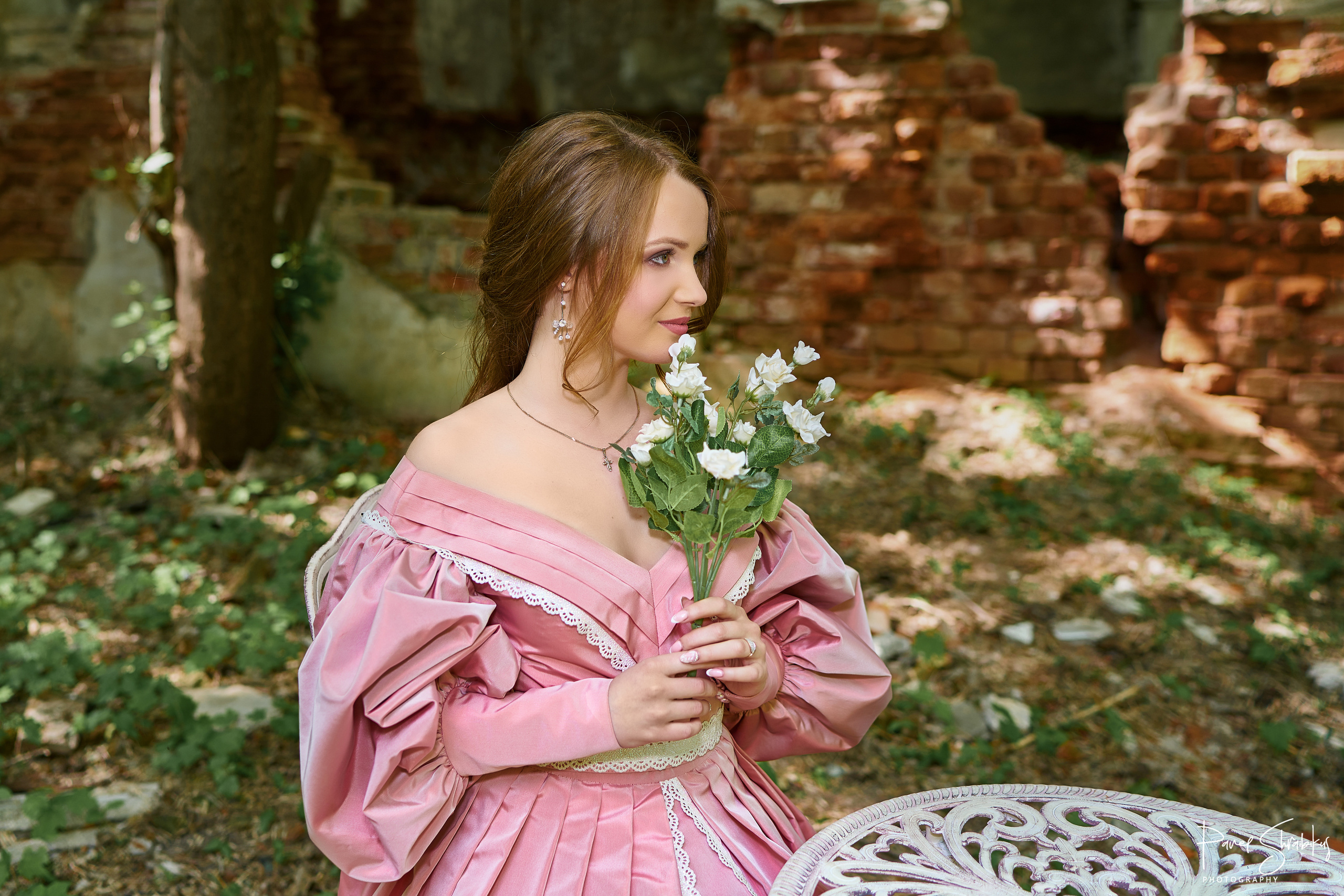 Юля в образе тургеневской девушки. Фотограф Павел Шрайбикус