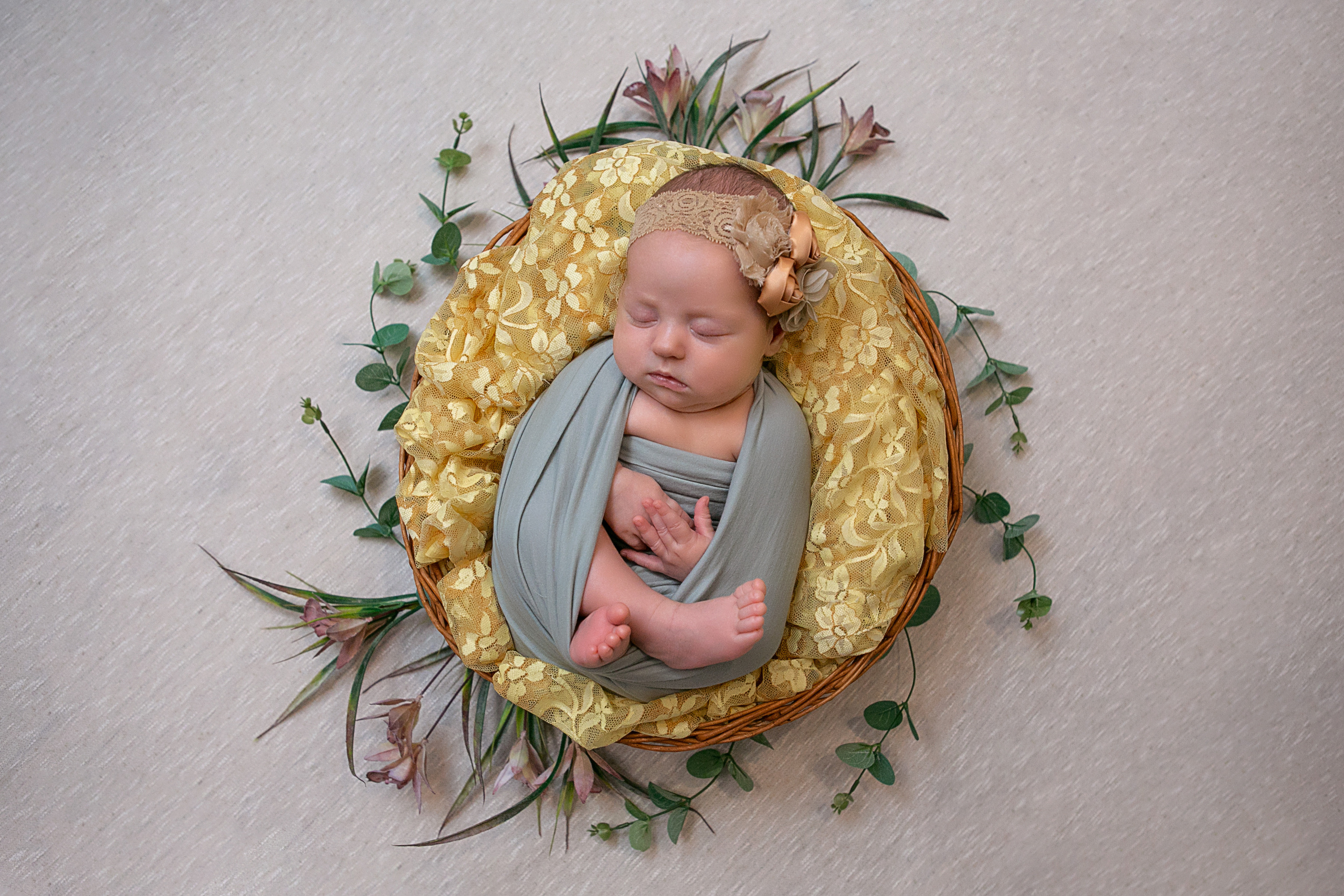 Фотограф новорожденных в Омске. Фотосессия новорожденных. Выезд. Фотограф Наталья Стаг в Омске. Фотографирую в разных стилях в разных студиях, а так же в школах и садах. Печатаю выпускные фотоальбомы