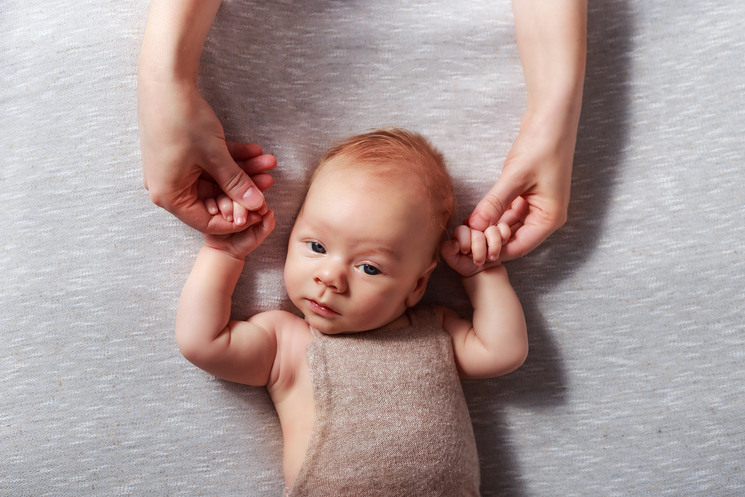 Фотограф новорожденных в Омске. Фотосессия новорожденных. Выезд. Фотограф Наталья Стаг в Омске. Фотографирую в разных стилях в разных студиях, а так же в школах и садах. Печатаю выпускные фотоальбомы