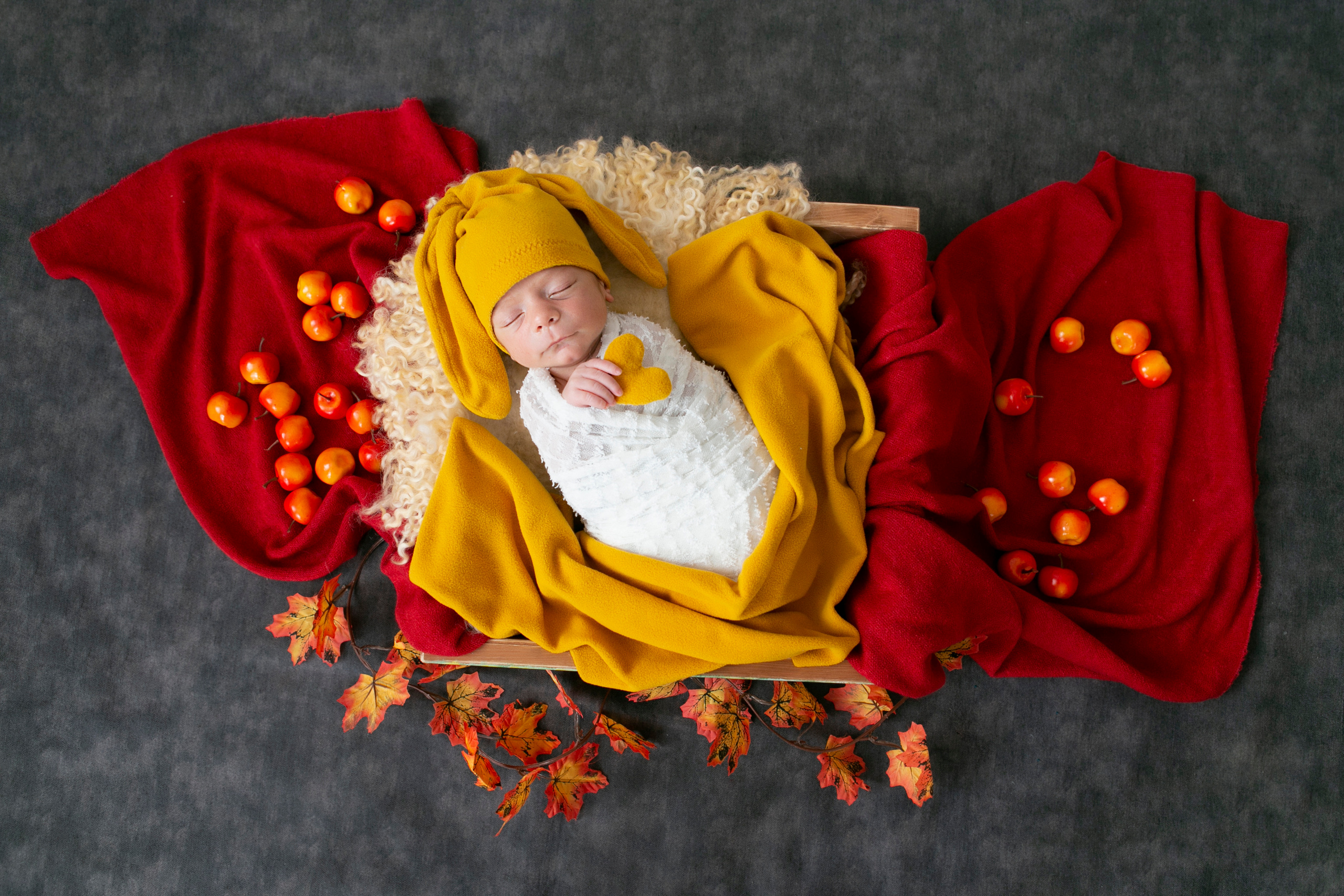 Фотограф новорожденных в Омске. Фотосессия новорожденных. Выезд. Фотограф Наталья Стаг в Омске. Фотографирую в разных стилях в разных студиях, а так же в школах и садах. Печатаю выпускные фотоальбомы