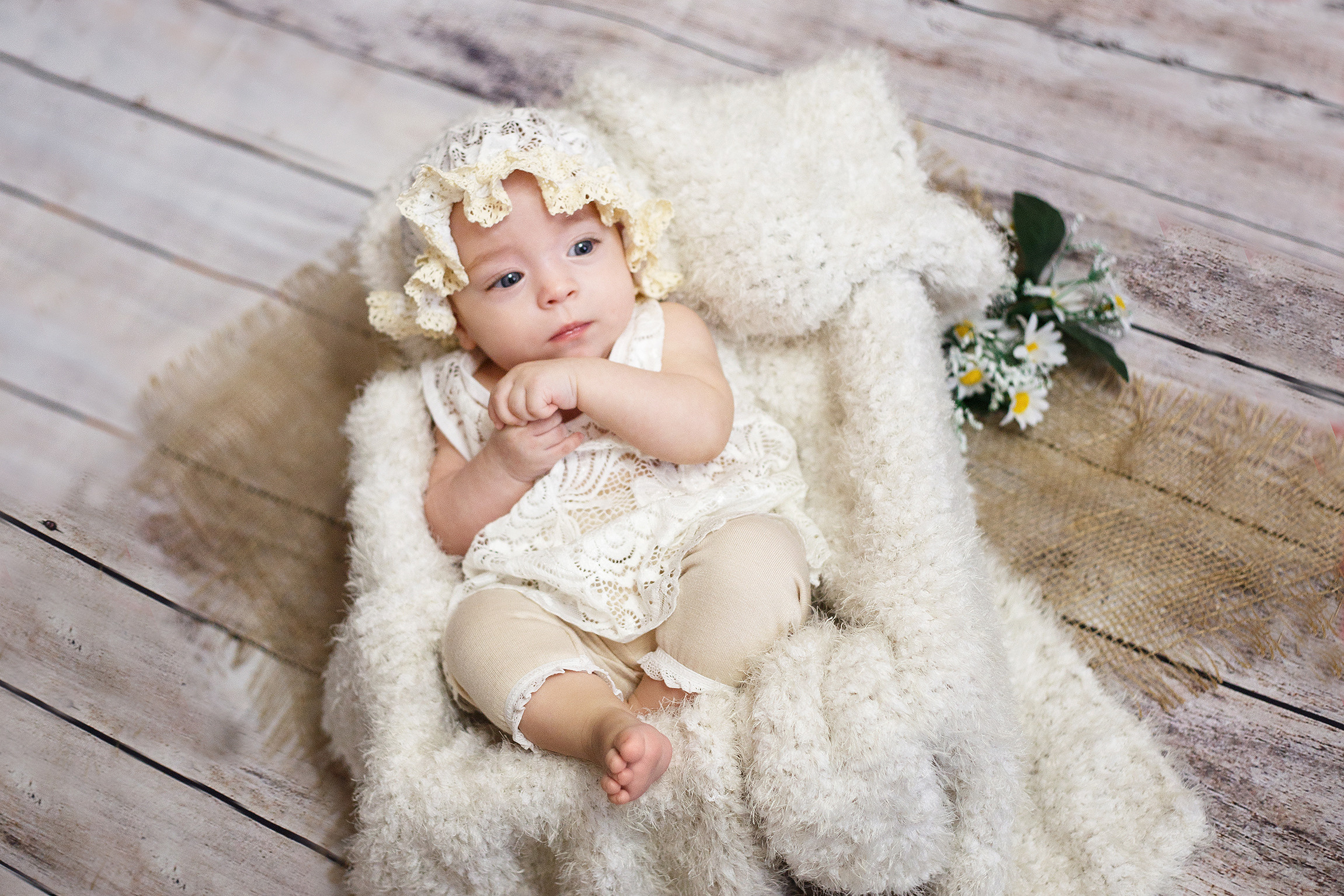 Фотограф новорожденных в Омске. Фотосессия новорожденных. Выезд. Фотограф Наталья Стаг в Омске. Фотографирую в разных стилях в разных студиях, а так же в школах и садах. Печатаю выпускные фотоальбомы