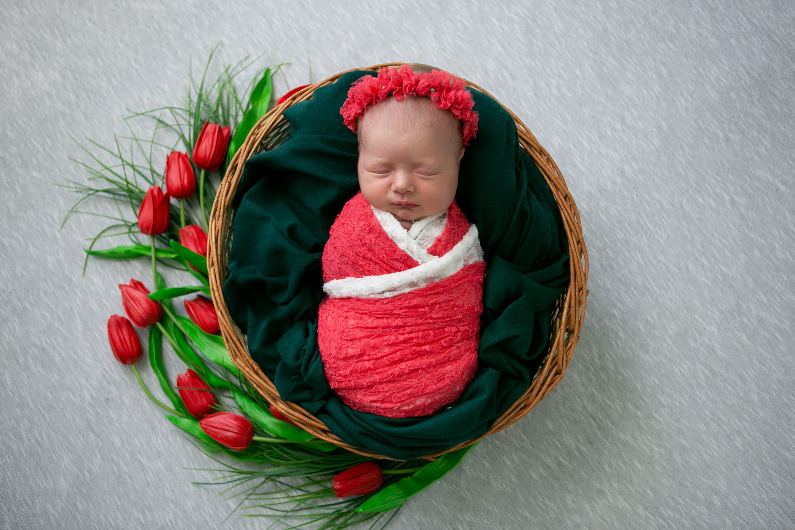 Фотограф новорожденных в Омске. Фотосессия новорожденных. Выезд. Фотограф Наталья Стаг в Омске. Фотографирую в разных стилях в разных студиях, а так же в школах и садах. Печатаю выпускные фотоальбомы
