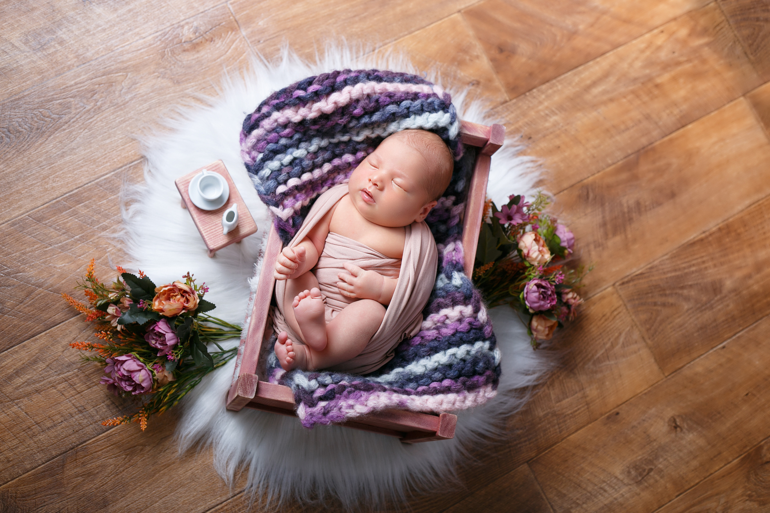 Фотограф новорожденных в Омске. Фотосессия новорожденных. Выезд. Фотограф Наталья Стаг в Омске. Фотографирую в разных стилях в разных студиях, а так же в школах и садах. Печатаю выпускные фотоальбомы
