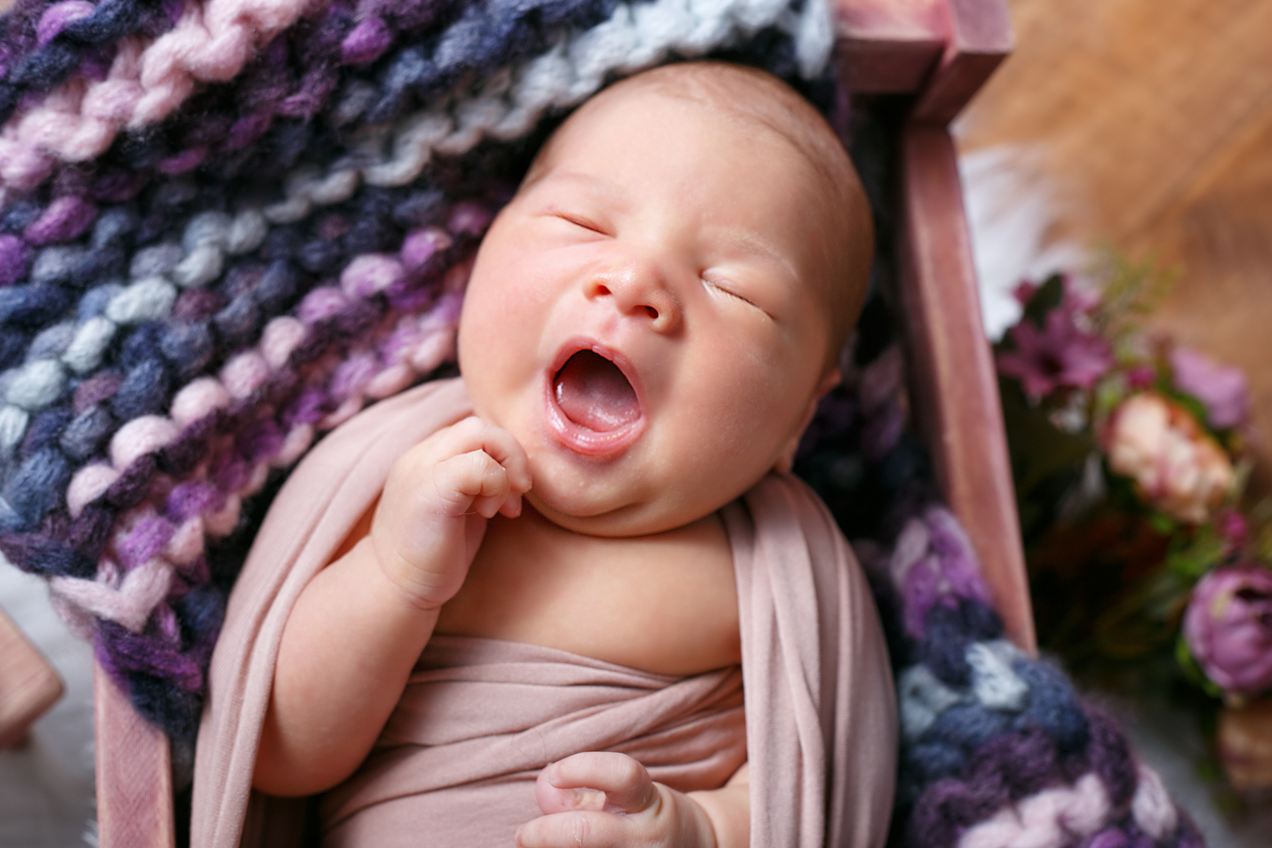 Фотограф новорожденных в Омске. Фотосессия новорожденных. Выезд. Фотограф Наталья Стаг в Омске. Фотографирую в разных стилях в разных студиях, а так же в школах и садах. Печатаю выпускные фотоальбомы