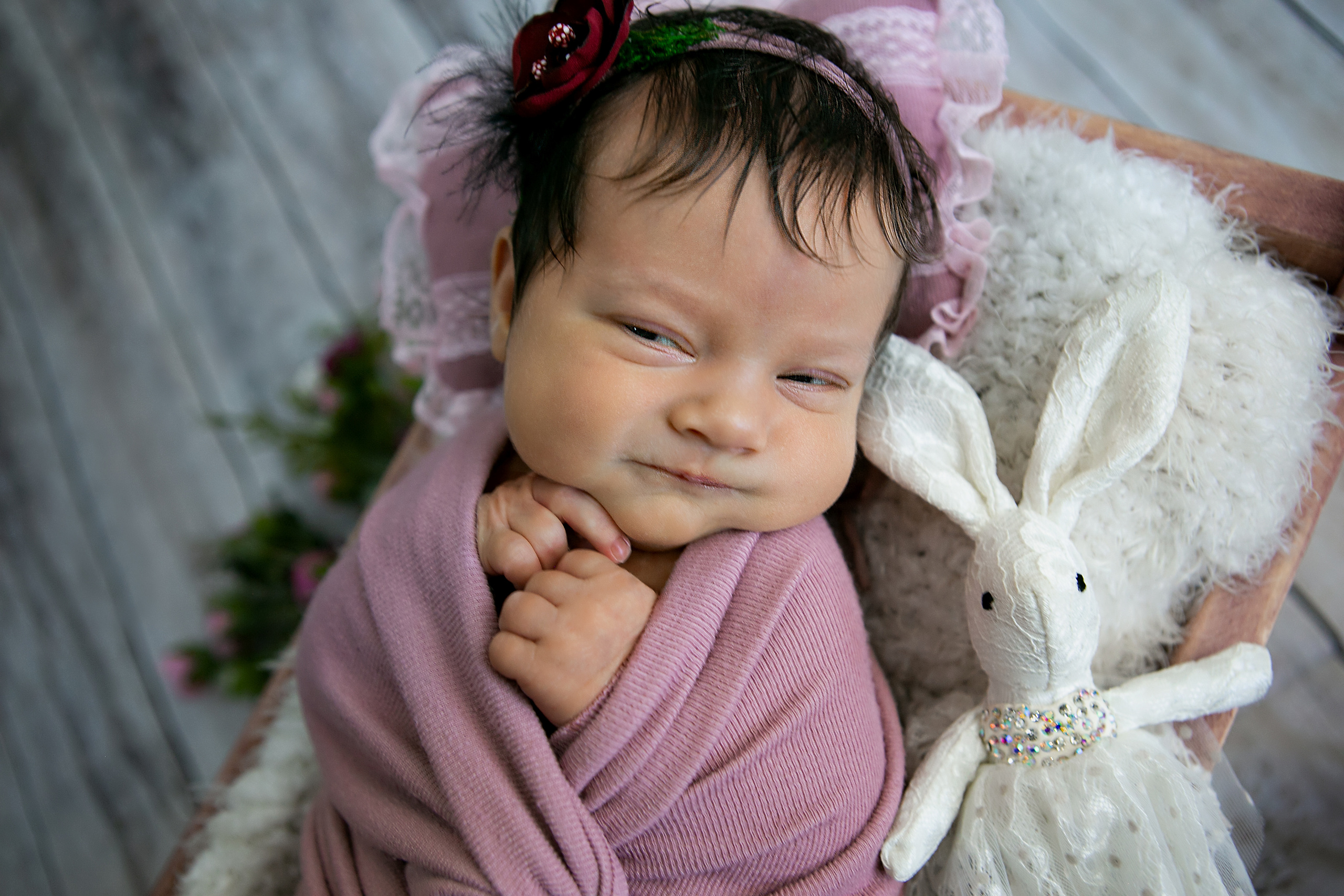 Фотограф новорожденных в Омске. Фотосессия новорожденных. Выезд. Фотограф Наталья Стаг в Омске. Фотографирую в разных стилях в разных студиях, а так же в школах и садах. Печатаю выпускные фотоальбомы