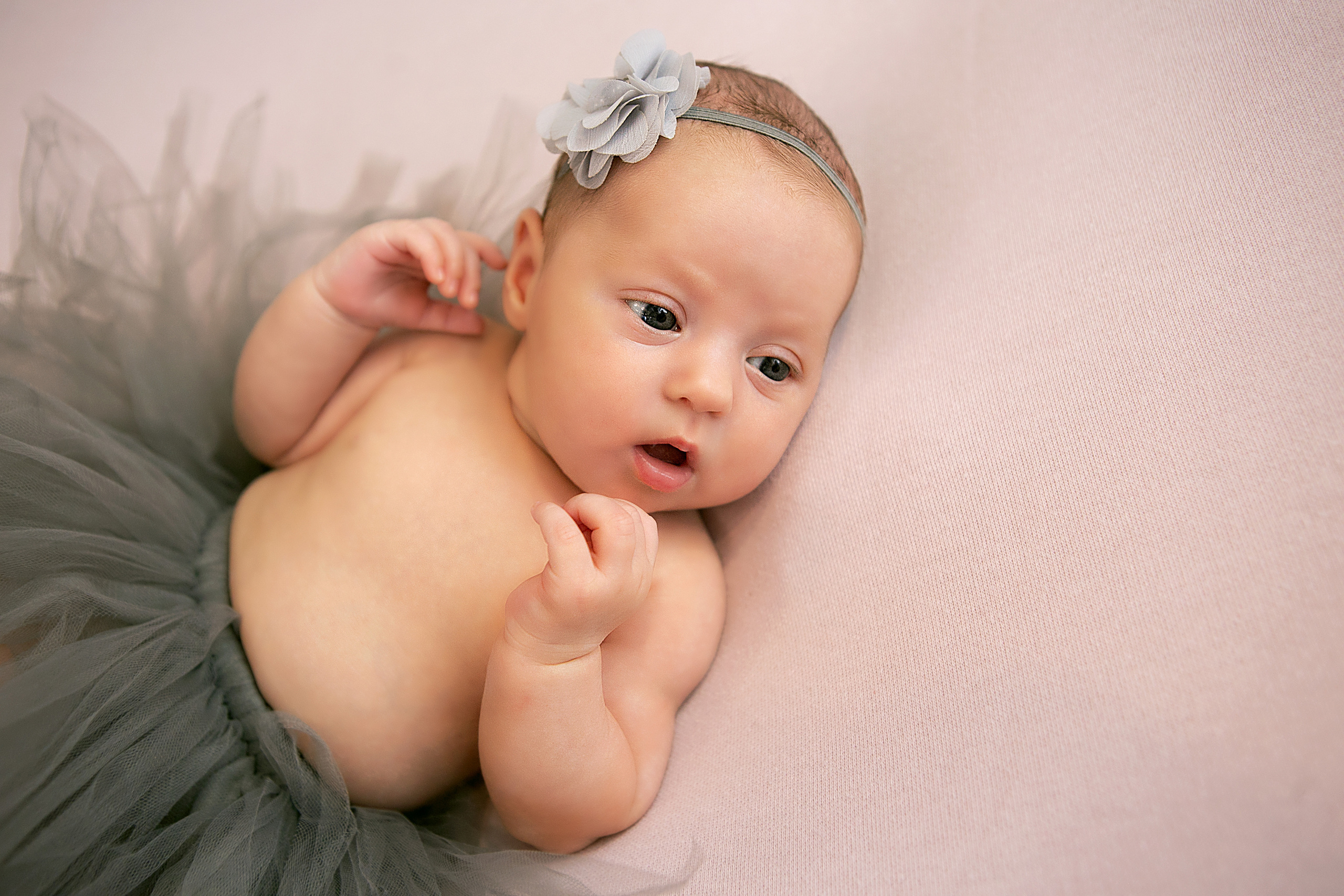 Фотограф новорожденных в Омске. Фотосессия новорожденных. Выезд. Фотограф Наталья Стаг в Омске. Фотографирую в разных стилях в разных студиях, а так же в школах и садах. Печатаю выпускные фотоальбомы