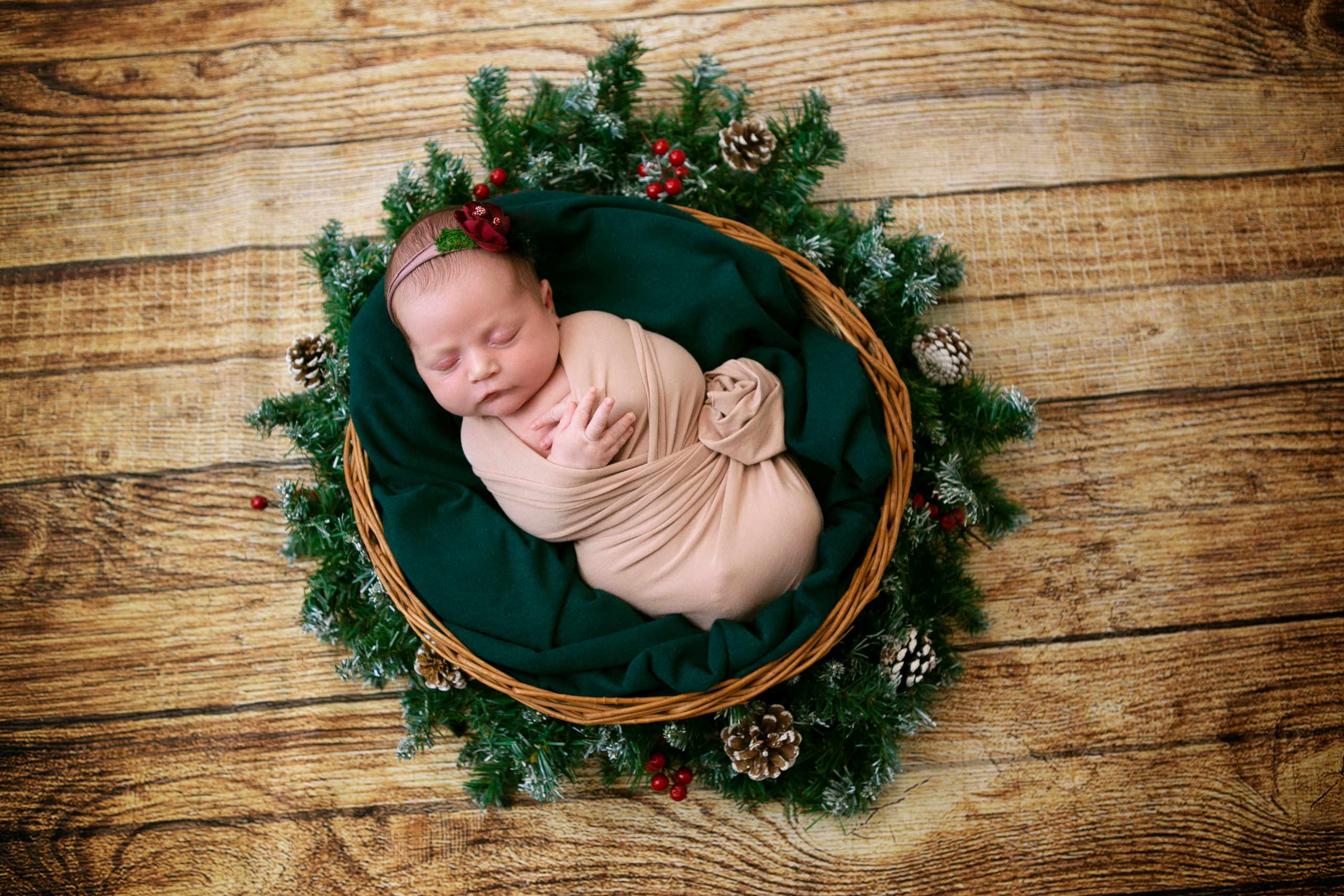 Фотограф новорожденных в Омске. Фотосессия новорожденных. Выезд. Фотограф Наталья Стаг в Омске. Фотографирую в разных стилях в разных студиях, а так же в школах и садах. Печатаю выпускные фотоальбомы
