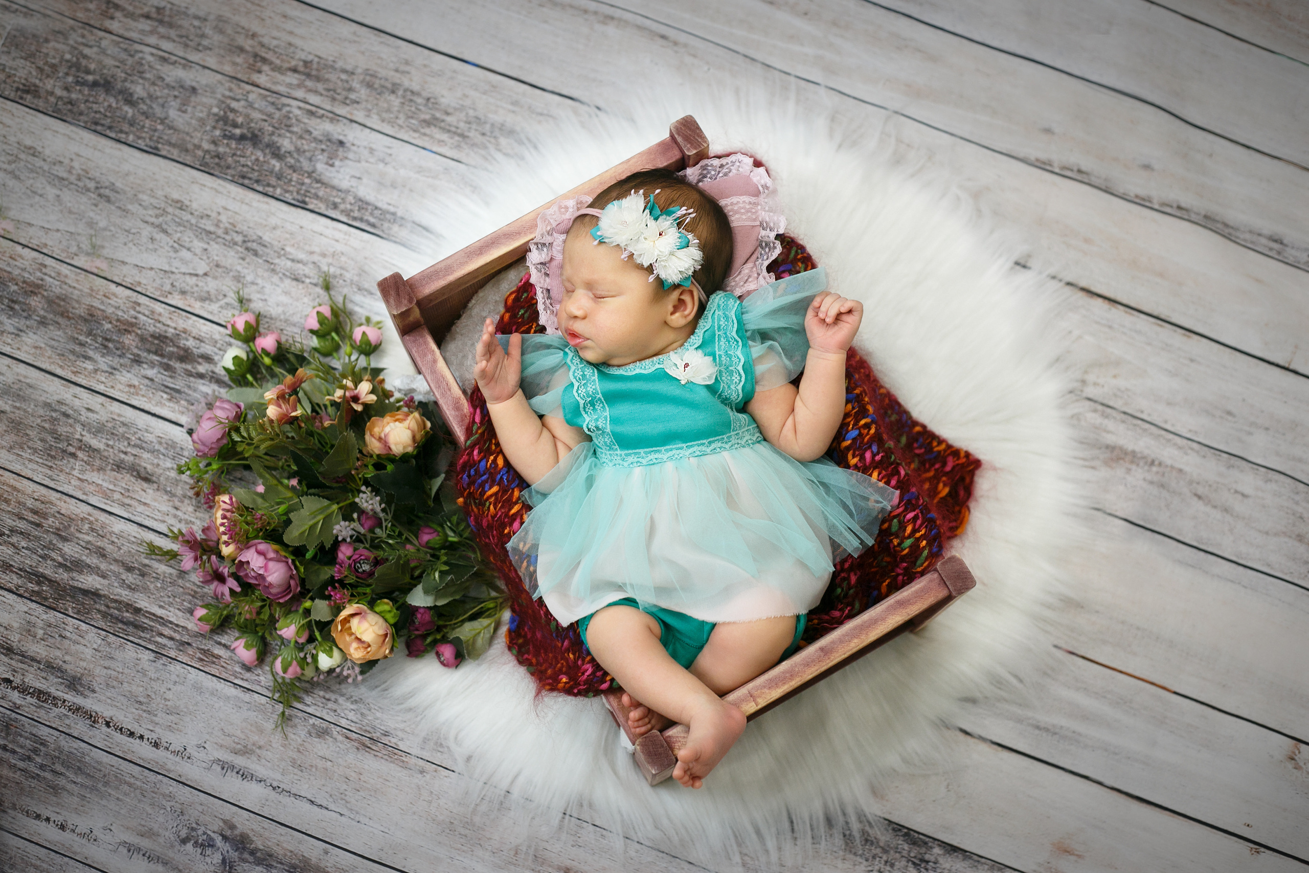 Фотограф новорожденных в Омске. Фотосессия новорожденных. Выезд. Фотограф Наталья Стаг в Омске. Фотографирую в разных стилях в разных студиях, а так же в школах и садах. Печатаю выпускные фотоальбомы