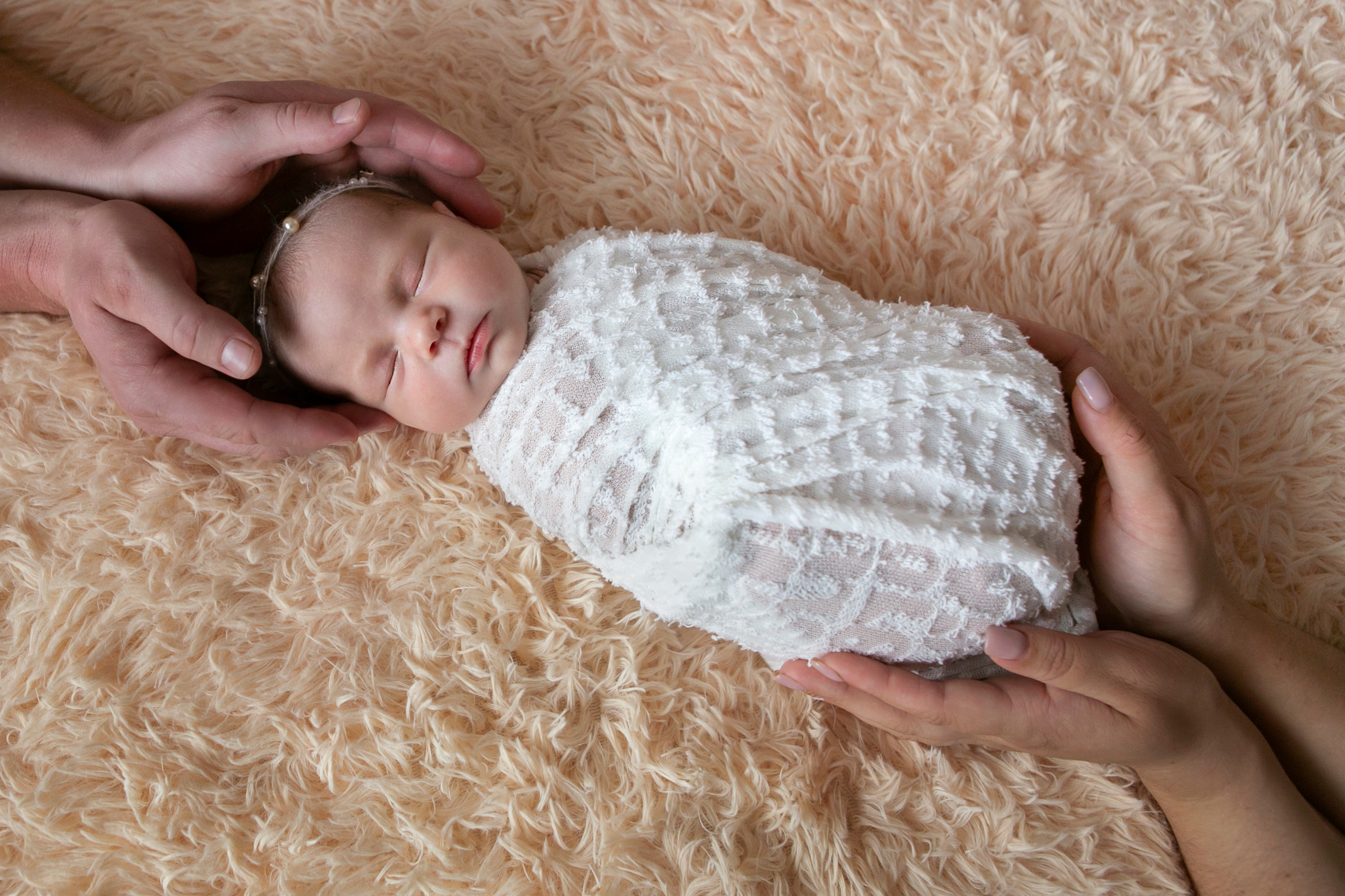 Фотограф новорожденных в Омске. Фотосессия новорожденных. Выезд. Фотограф Наталья Стаг в Омске. Фотографирую в разных стилях в разных студиях, а так же в школах и садах. Печатаю выпускные фотоальбомы