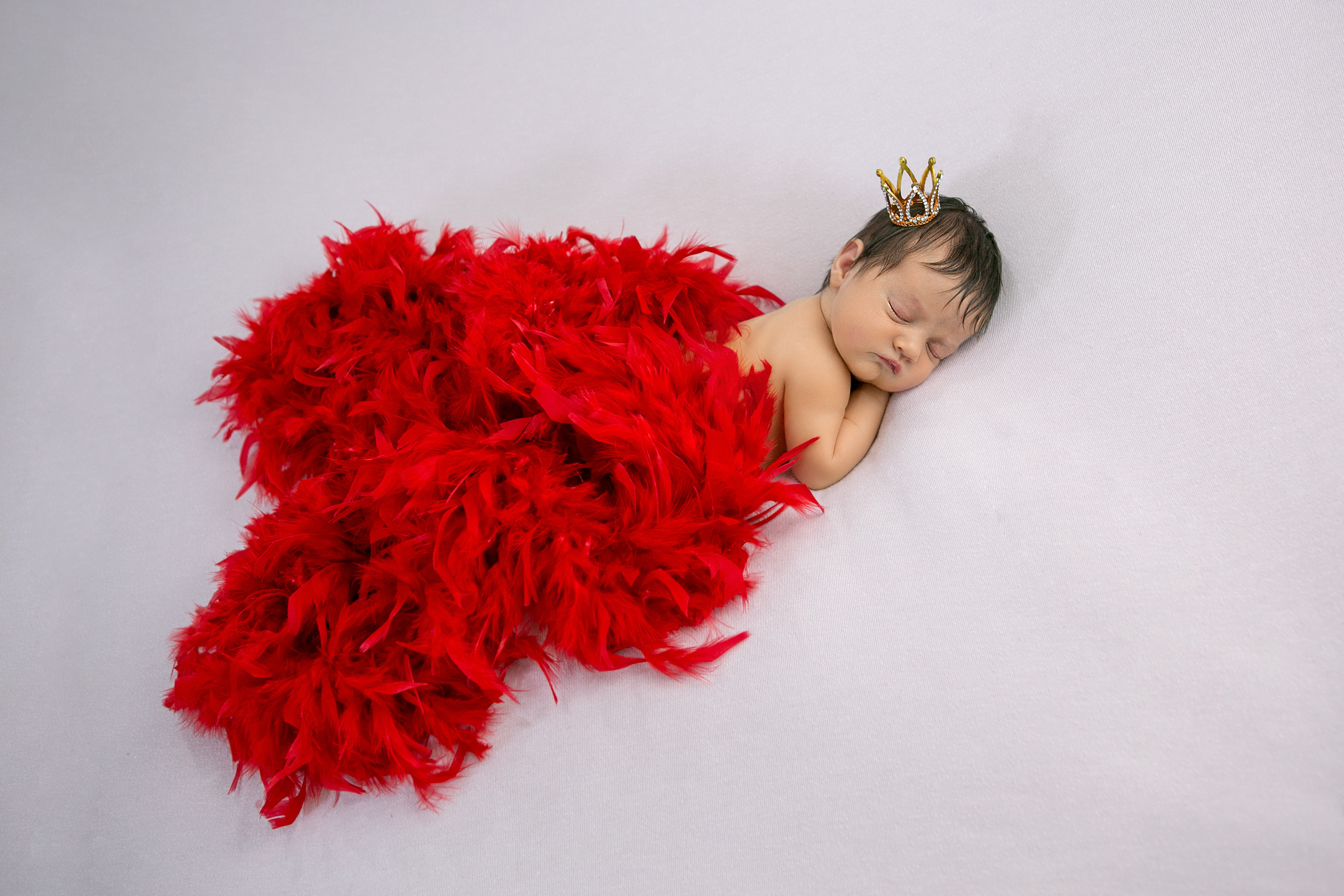 Фотограф новорожденных в Омске. Фотосессия новорожденных. Выезд. Фотограф Наталья Стаг в Омске. Фотографирую в разных стилях в разных студиях, а так же в школах и садах. Печатаю выпускные фотоальбомы