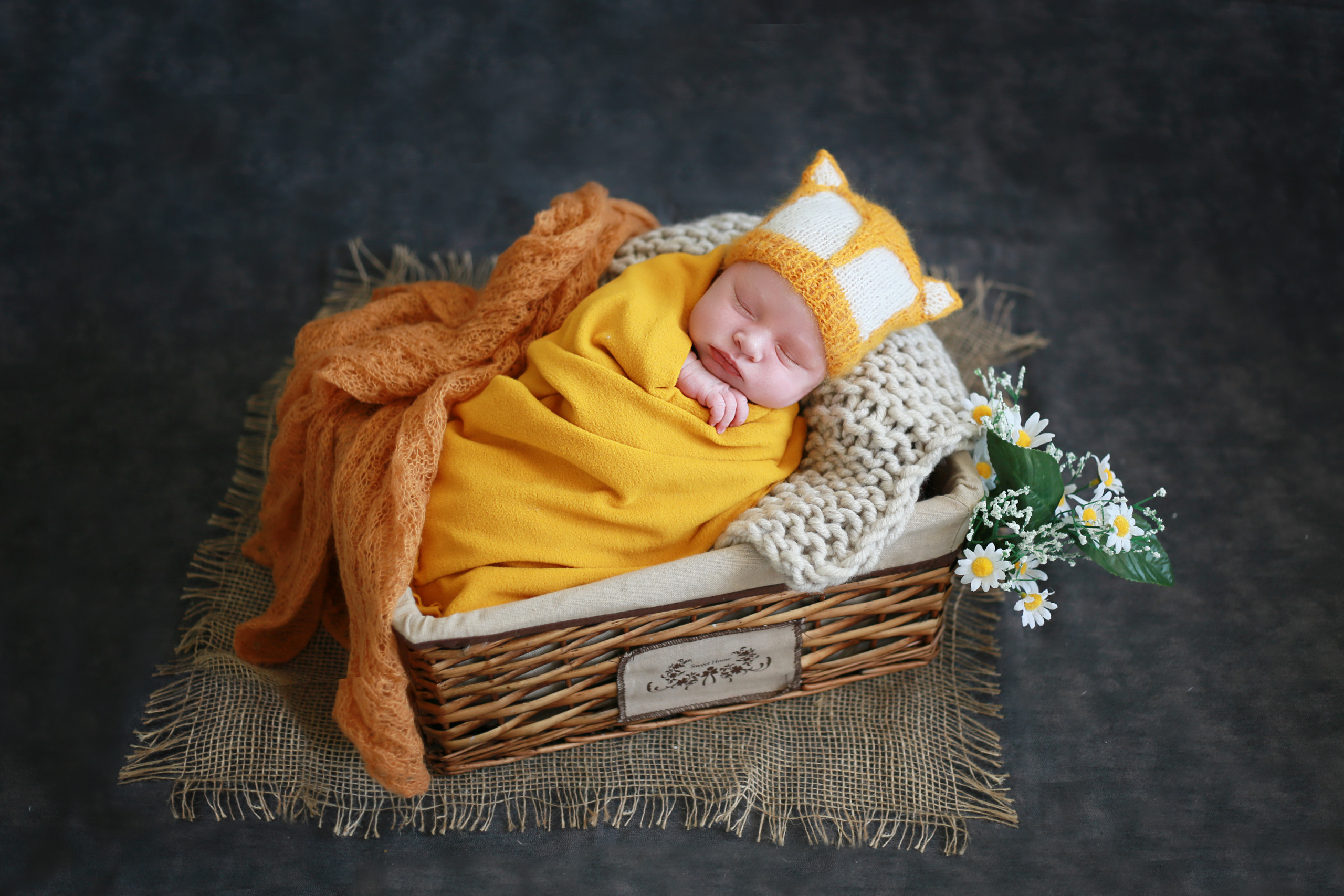 Фотограф новорожденных в Омске. Фотосессия новорожденных. Выезд. Фотограф Наталья Стаг в Омске. Фотографирую в разных стилях в разных студиях, а так же в школах и садах. Печатаю выпускные фотоальбомы