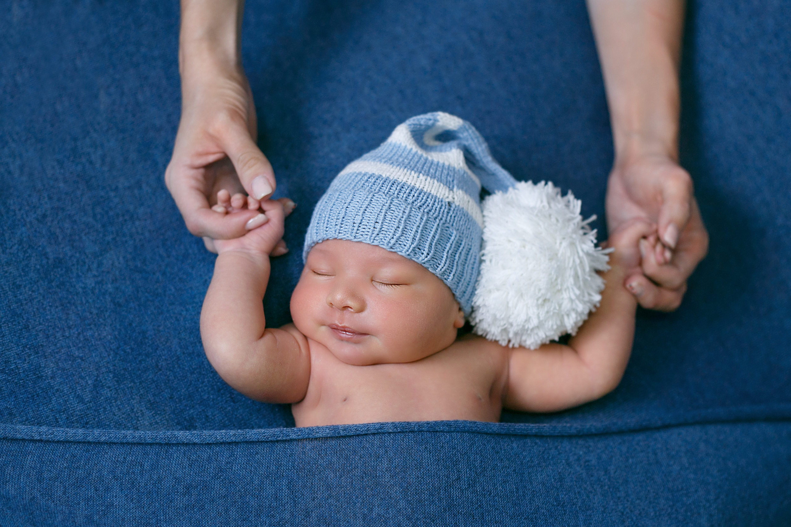 Фотограф новорожденных в Омске. Фотосессия новорожденных. Выезд. Фотограф Наталья Стаг в Омске. Фотографирую в разных стилях в разных студиях, а так же в школах и садах. Печатаю выпускные фотоальбомы