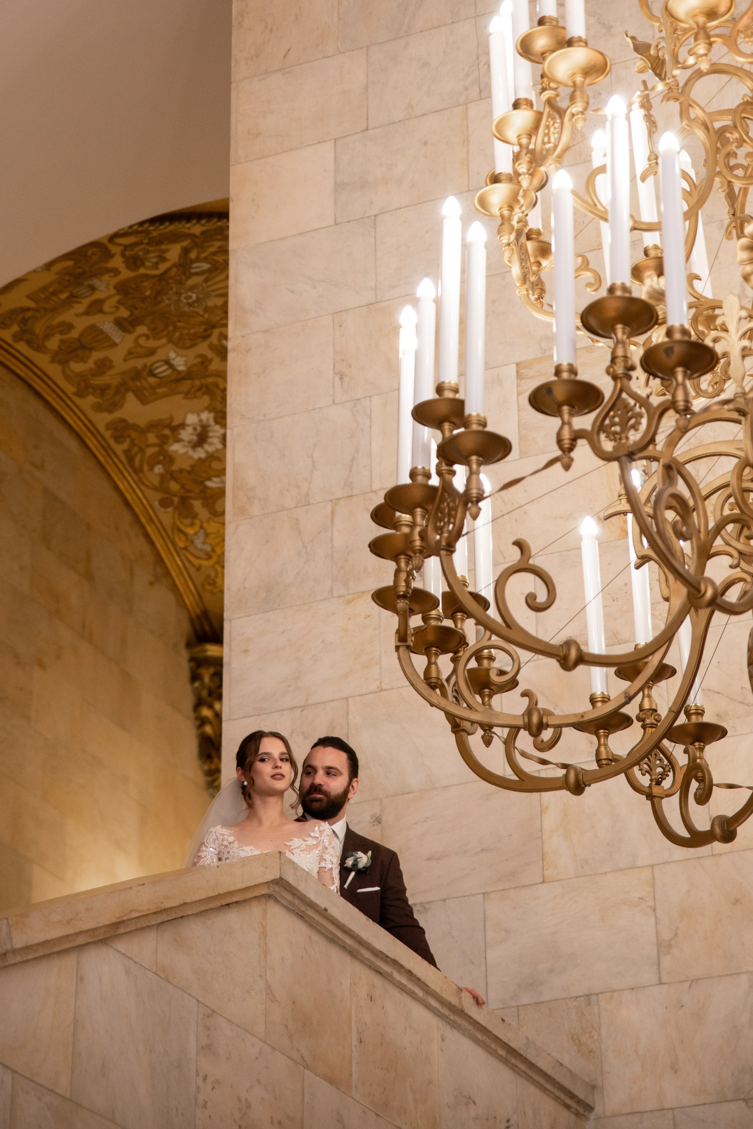 Фотосессия свадебная в холле отеля Хилтон, отель Хилтон Москва, свадебная фотосессия Москва, жених и невеста