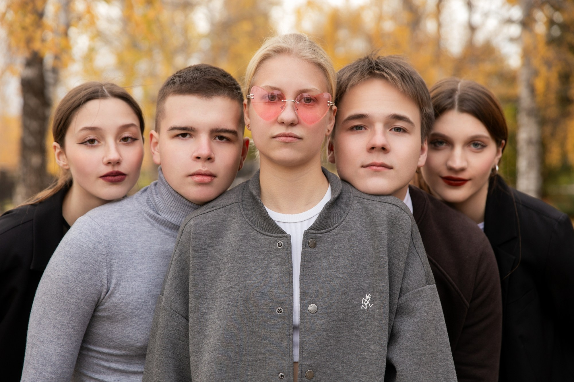 Идеи для школьной фотосессии осенью: 9 и 11 класс. СИГМА | Студия выпускных альбомов Красноярск