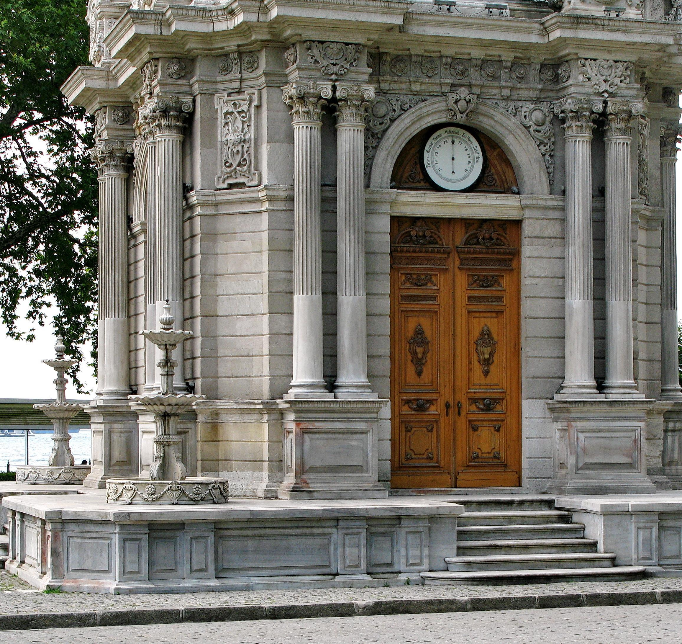 Старинные двери и окна