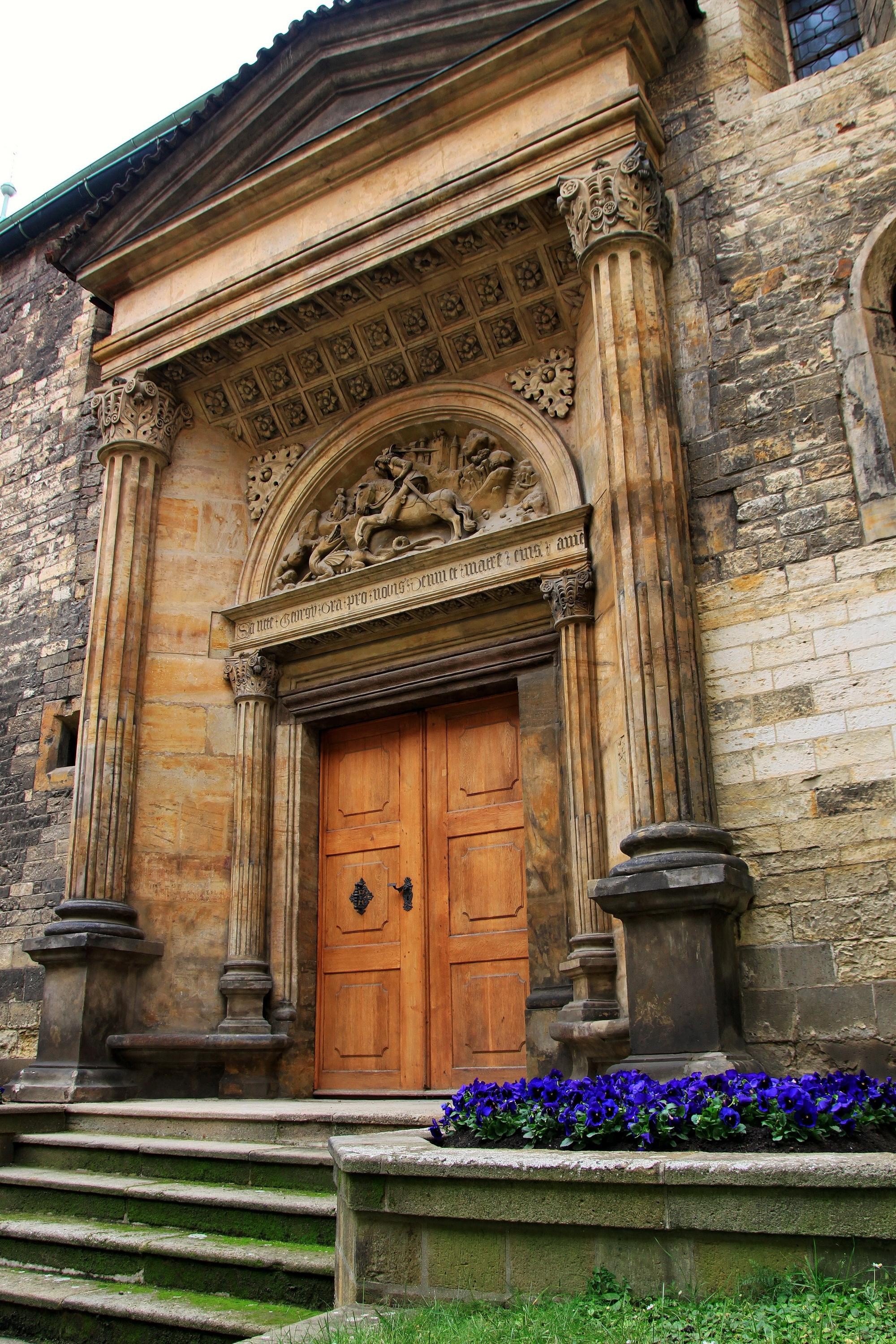 Старинные двери и окна