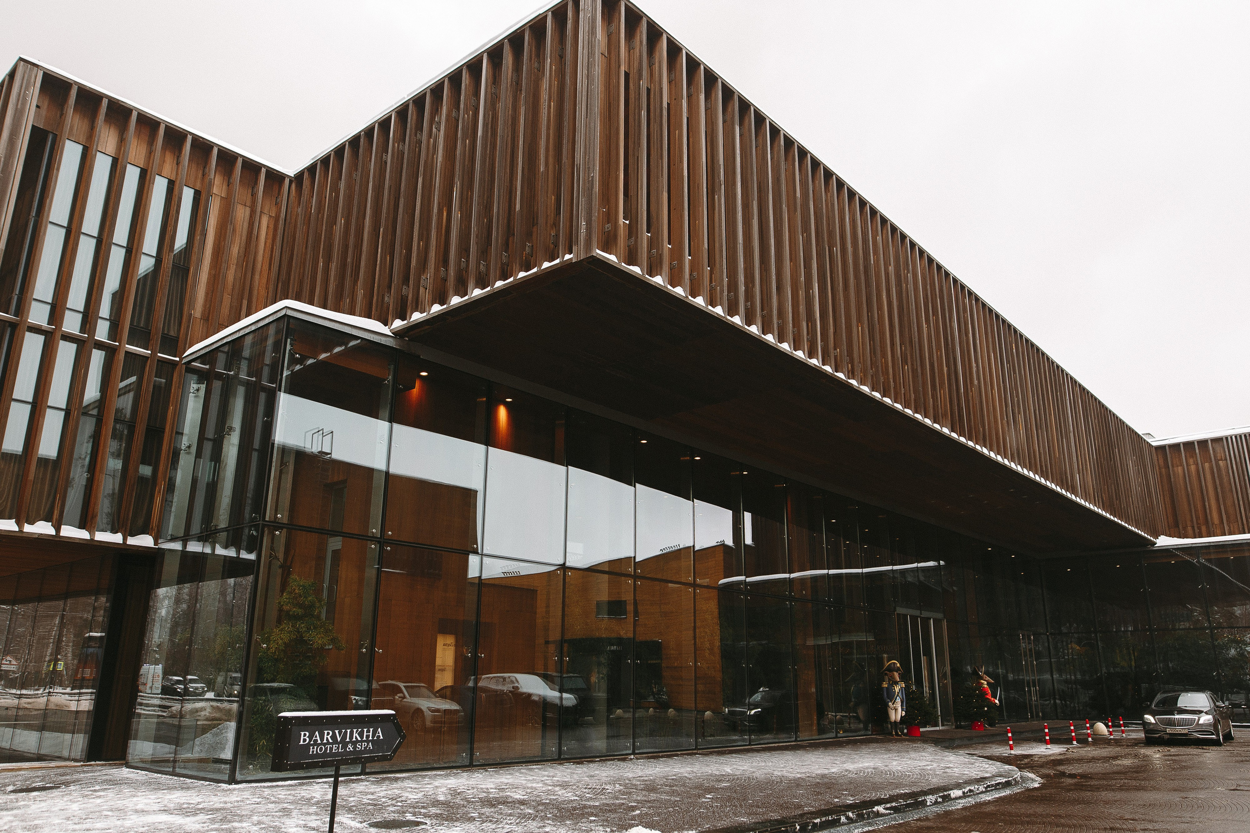 Свадебная фотосессия в Barvikha Hotel & SPA 5*. Свадебный фотограф в Барвихе в ЗАГС