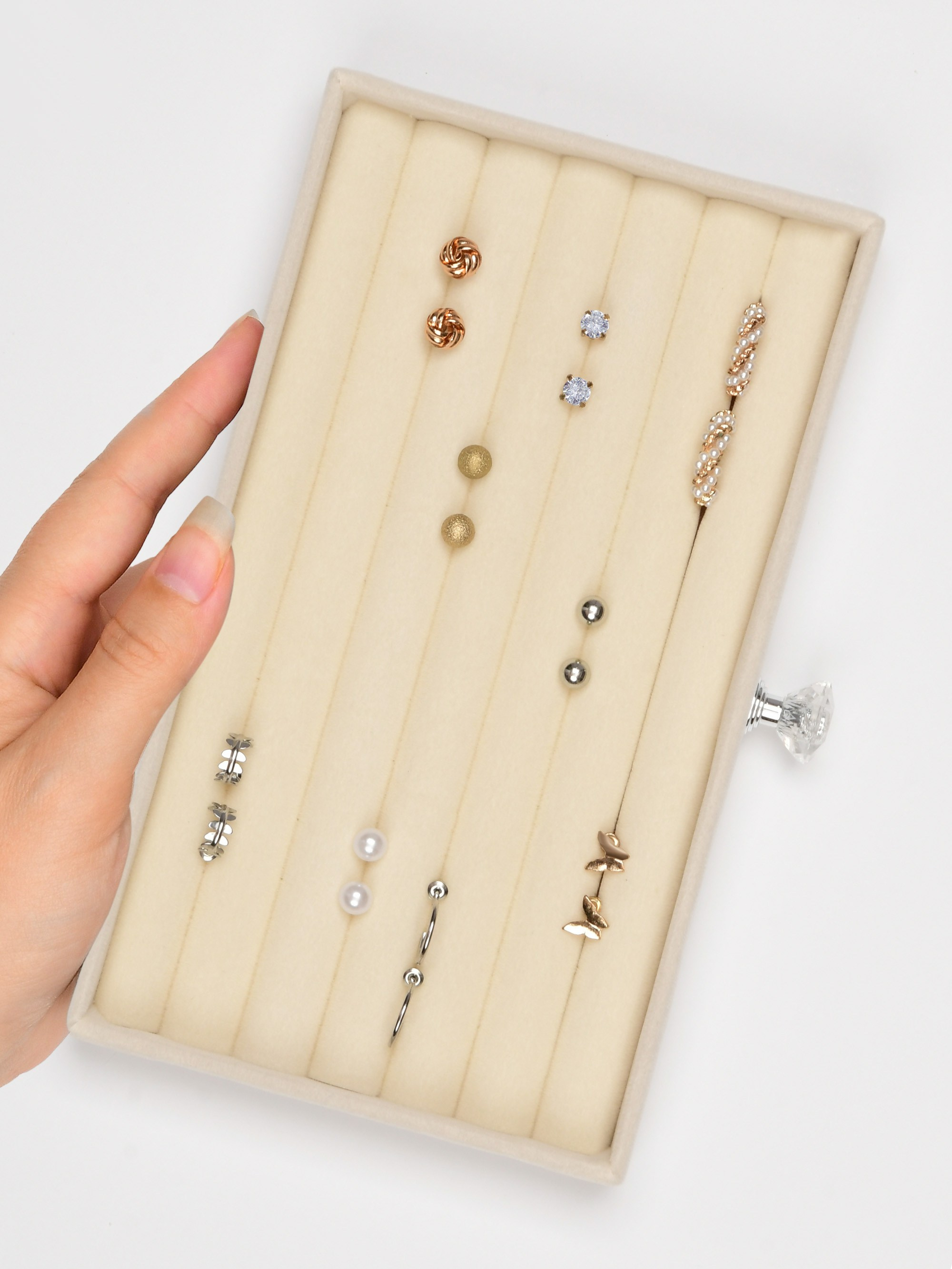 Съемка украшений. Фотосъемка ювелирных изделий и украшений в Москве. Предметная фотосъемка для маркетплейсов в Москве. Предметный фотограф Дмитрий Дрогунов