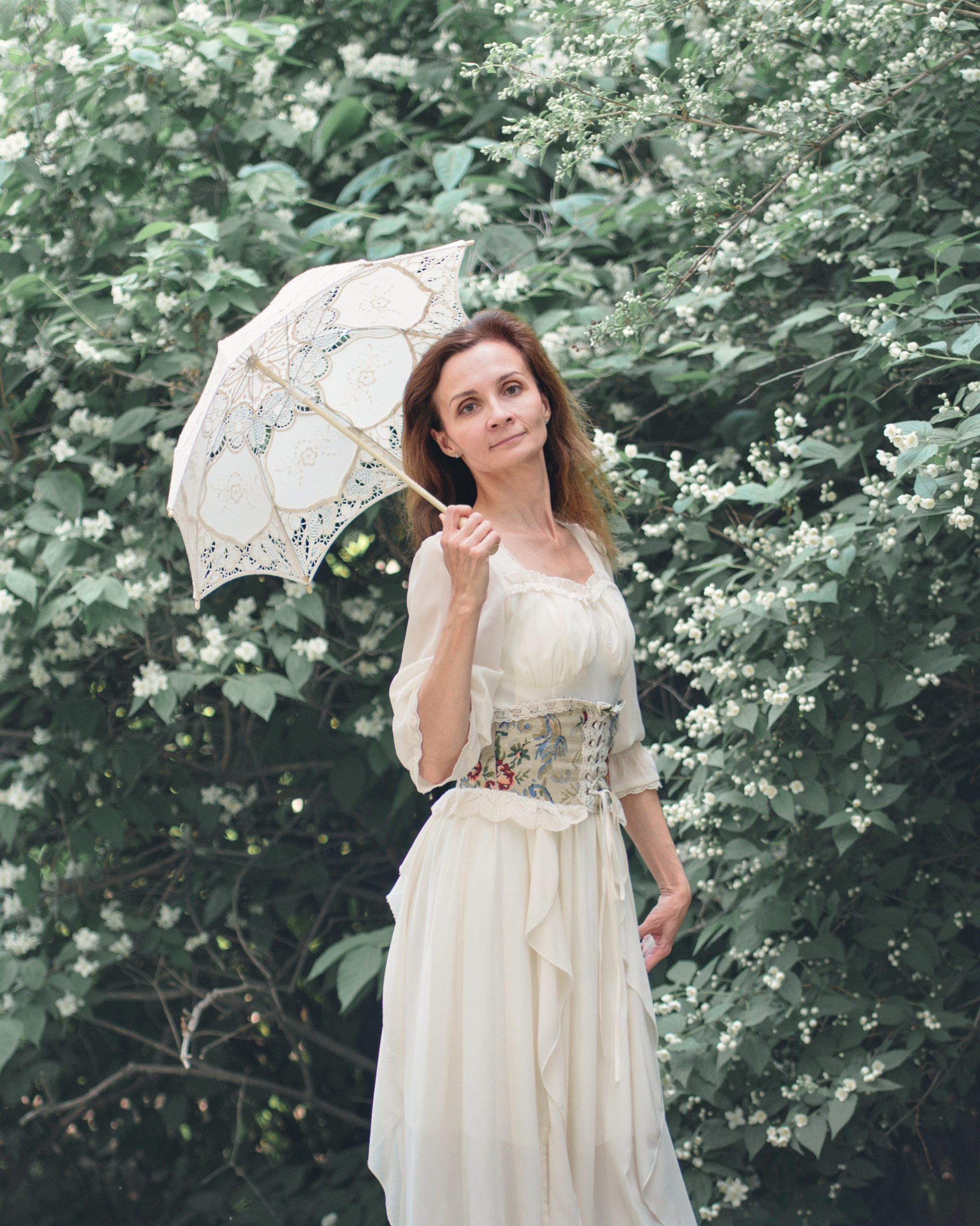 Photoshoot with Silver Age‑style clothing in Yekaterinburg