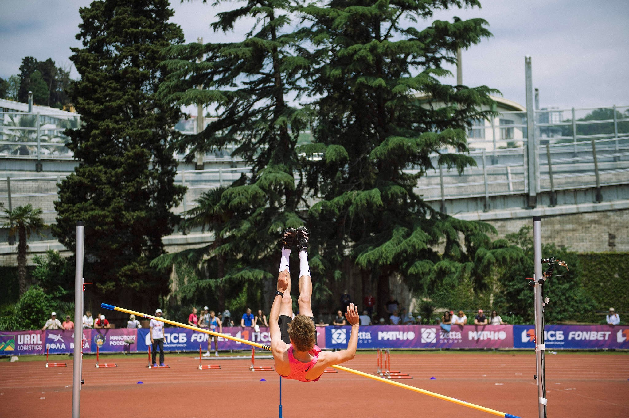 Прыжки в высоту у мужчин в Сочи на стадионе
